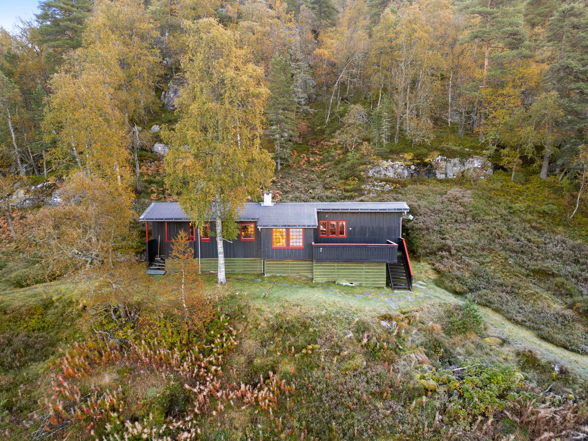 Foto: Joakim Bjerk. Neseveien 2 presenteres av Torill Kalsaas i EiendomsMegler1 . Bilde nummer 1 av 3