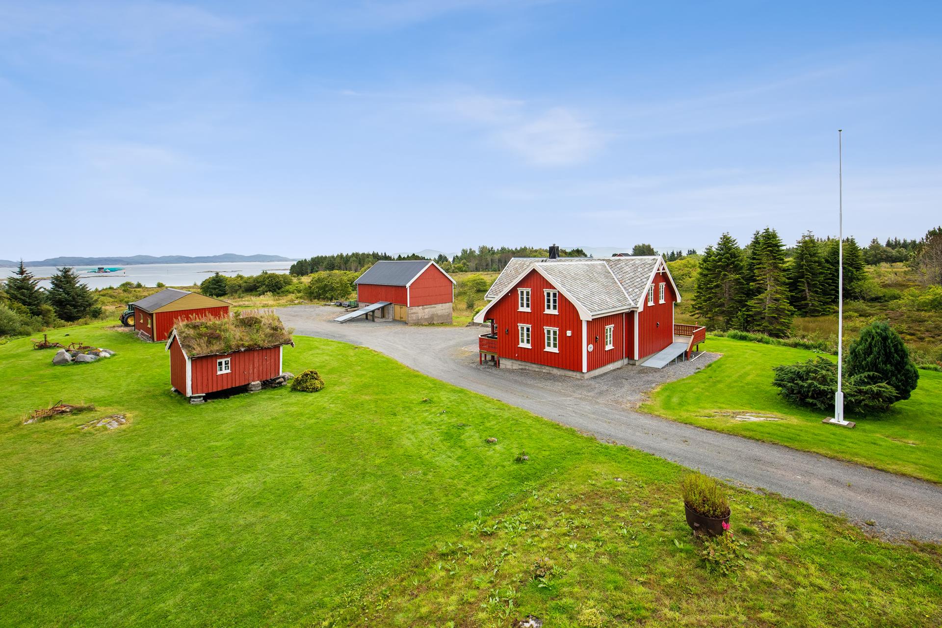 EiendomsMegler 1 v/ Anbjørn Ulseth presenterer Østsideveien 1801. Foto: Efkt, Vilde Dahl. Bilde nummer 1 av 3