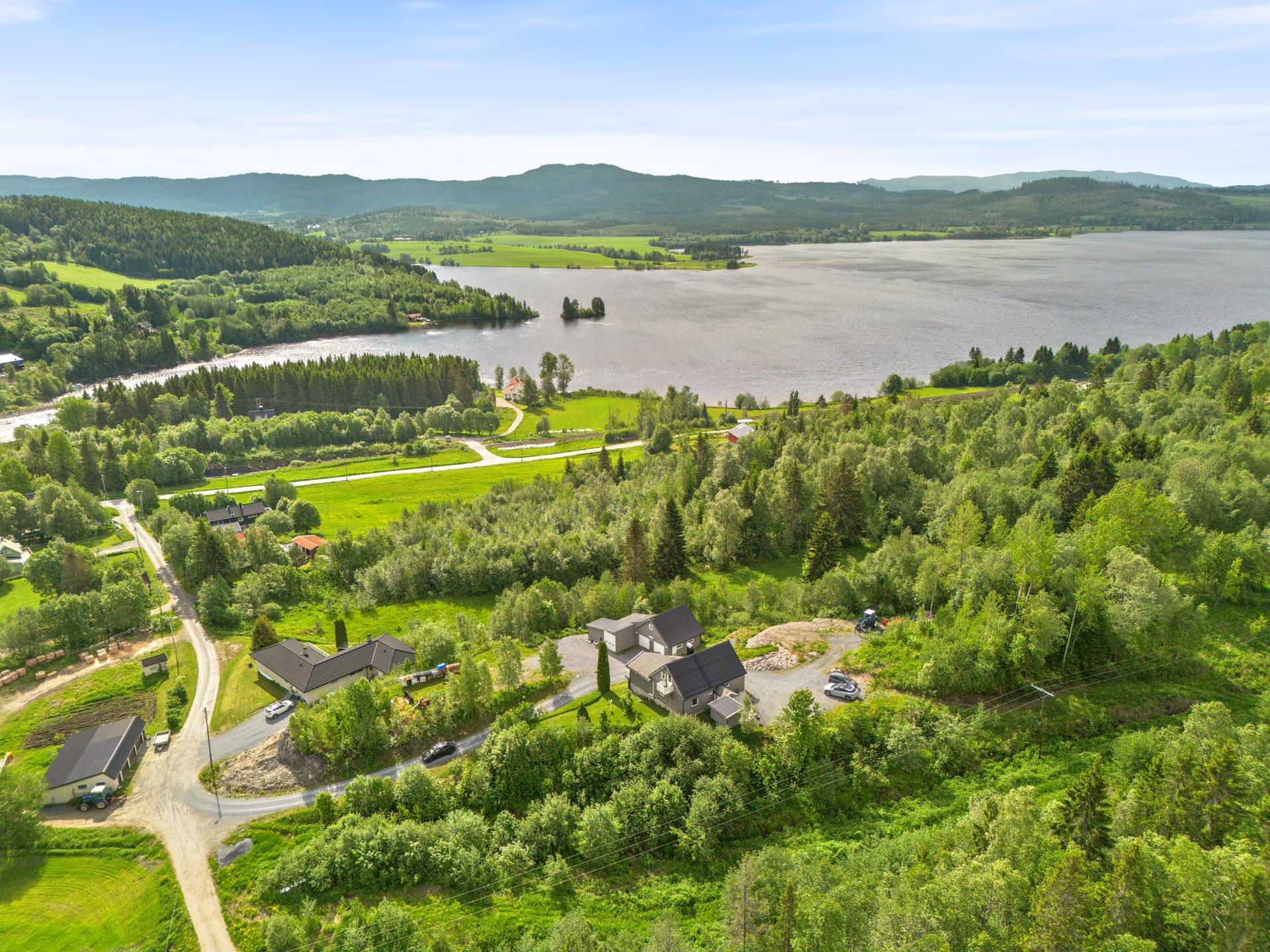 Kort vei til både Fossemvatnet og Snåsavatnet med gode muligheter for fiske og friluftsliv. . Bilde nummer 2 av 3