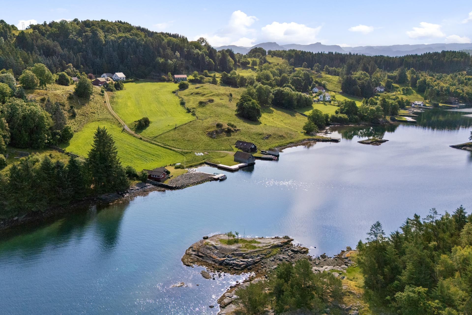 Landlig og idyllisk beliggenhet, borte fra byens støy.. Bilde nummer 2 av 3