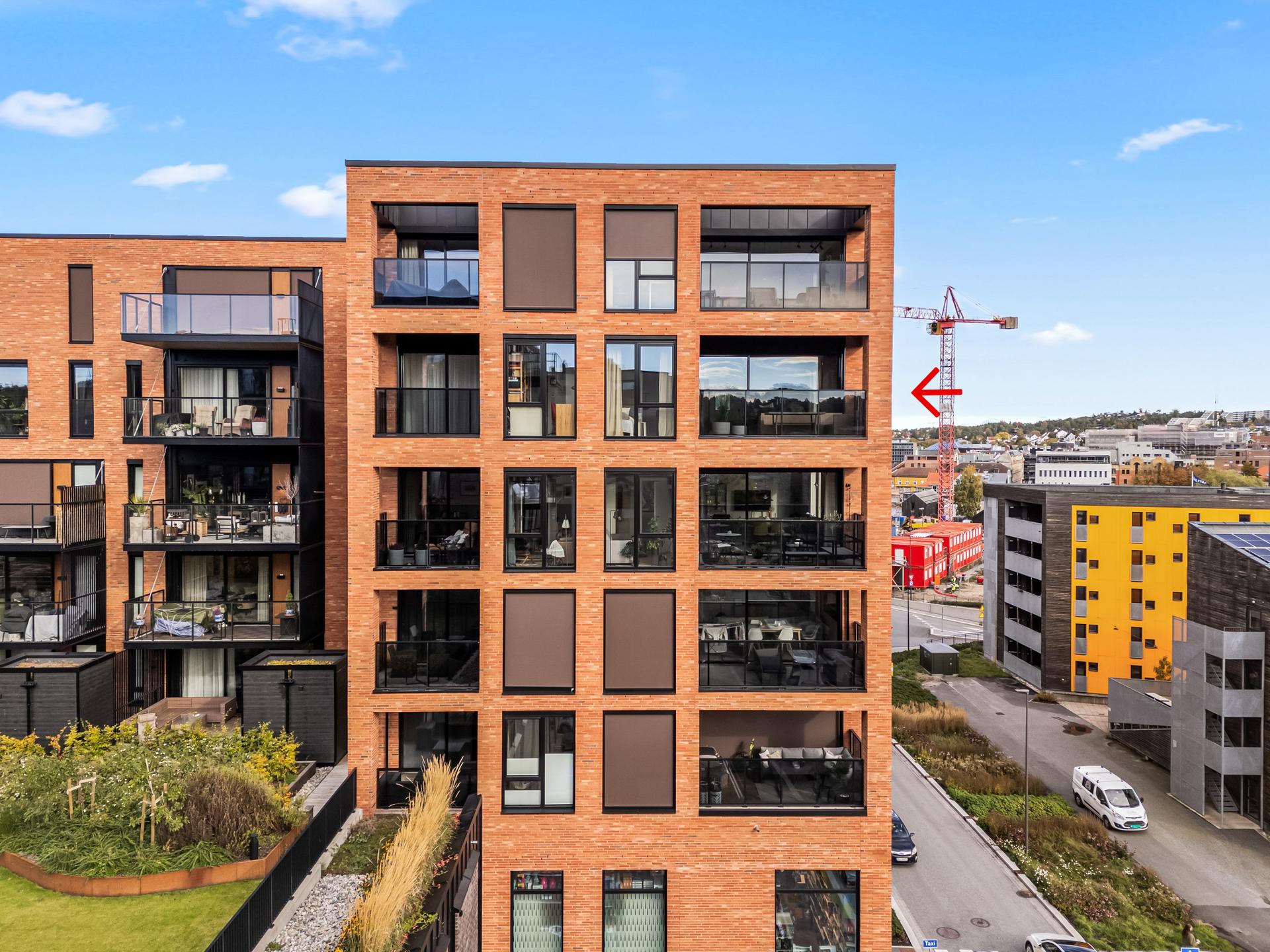 Bygget ble ferdigstilt i 2024 med tiltalende teglfasade og moderne arkitektur.. Bilde nummer 3 av 3