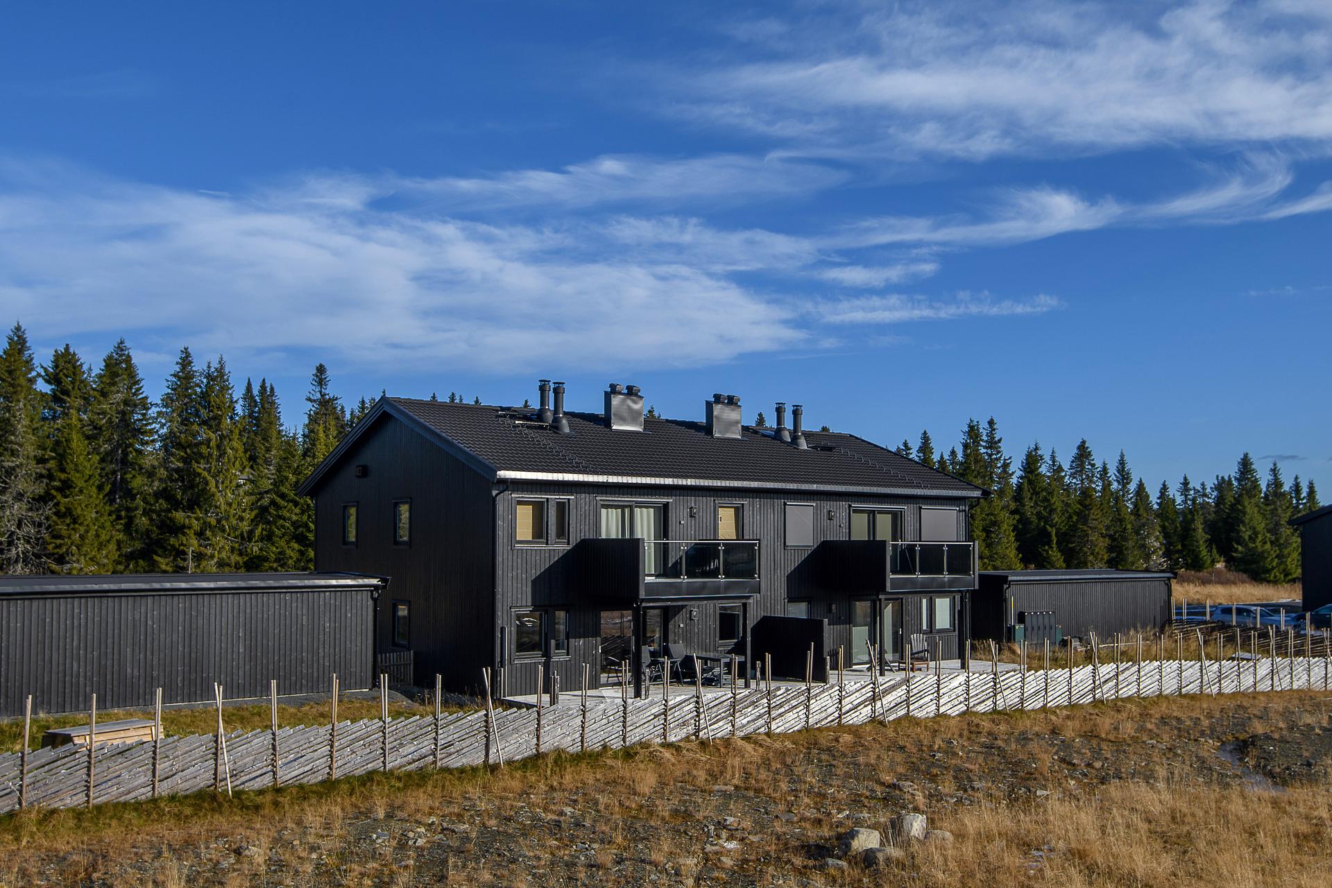 Velkommen til Storhotellvegen 30C! Innbydende og meget funksjonell 4-roms leilighet med svært attraktiv beliggenhet på Sjusjøen. Foto: Lars Marius Bækkevold.. Bilde nummer 1 av 3