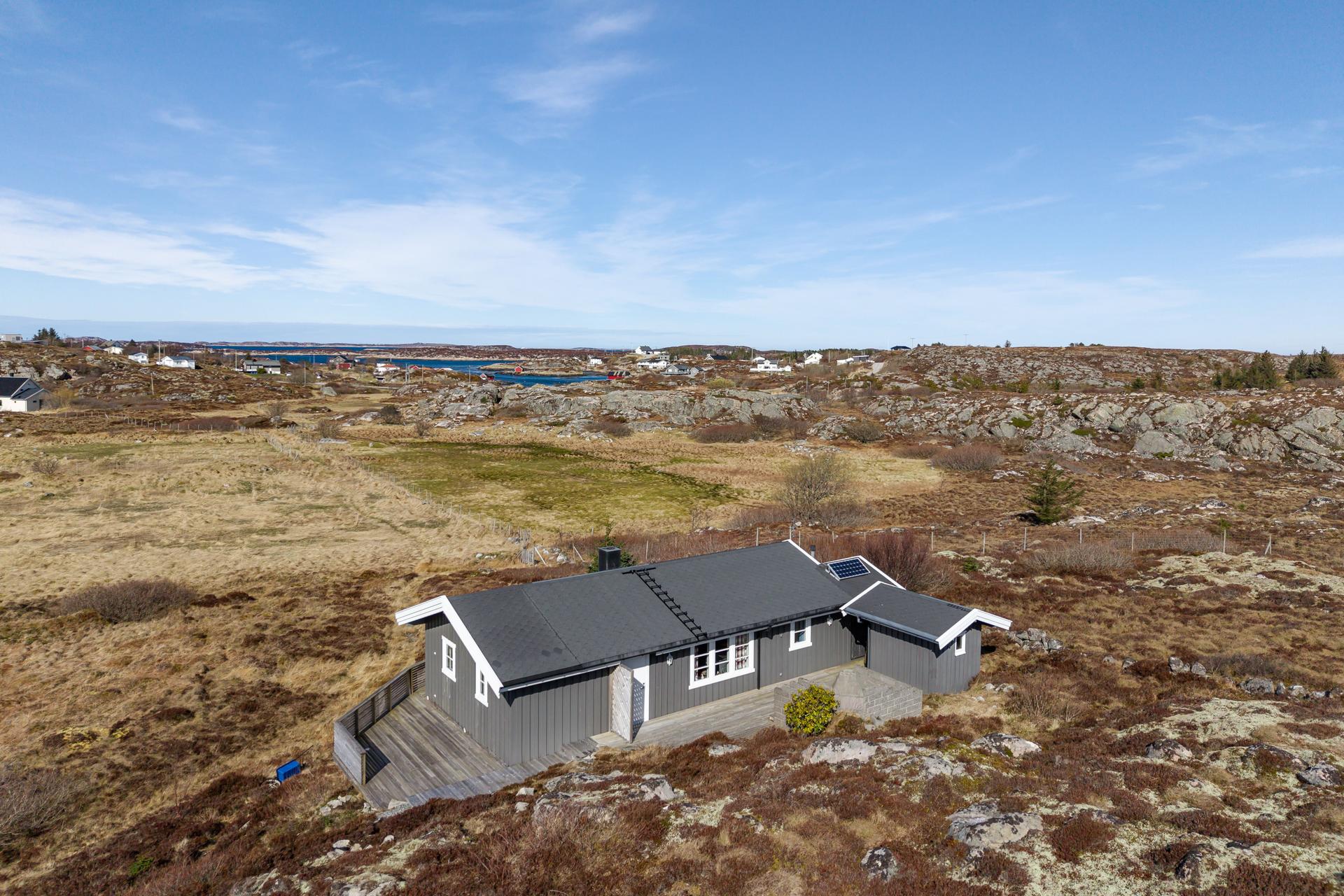 Velkommen til Øyaveien 19! Foto: Husfoto AS (Børge Halseth). . Bilde nummer 1 av 3