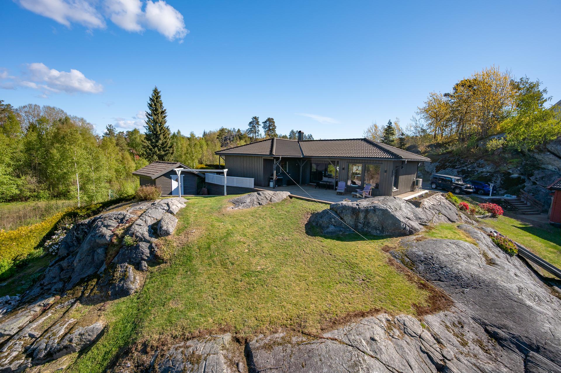 Velkommen til Dyvig 56! Foto: Boligfoto Agder AS v/Per Arne Kvamsø. Bilde nummer 1 av 3