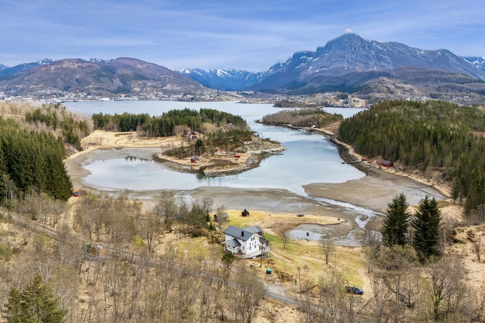 Velkommen til Messøya - en innholdsrik Saltdalshytte fra 2014 beliggende i naturskjønne omgivelser! Foto: EFKT. . Bilde nummer 1 av 3