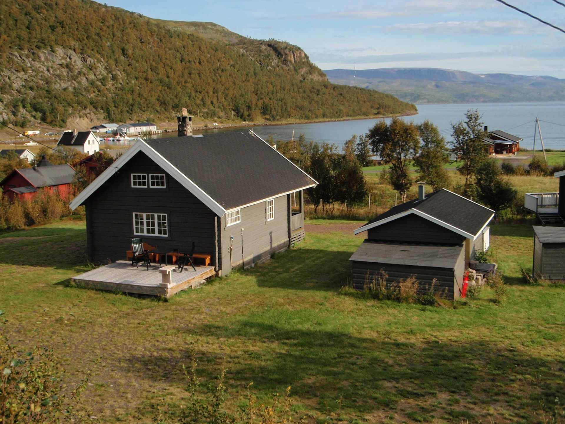 Hytta har mange sengeplasser og flere flotte uteområder.. Bilde nummer 1 av 3