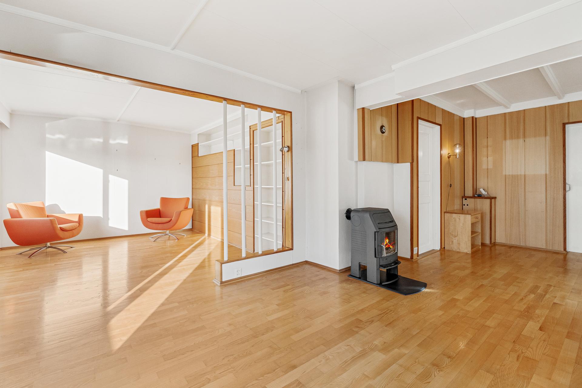 Innholdsrik bolig med spennende potensial for ønsket modernisering  . Bilde nummer 2 av 3
