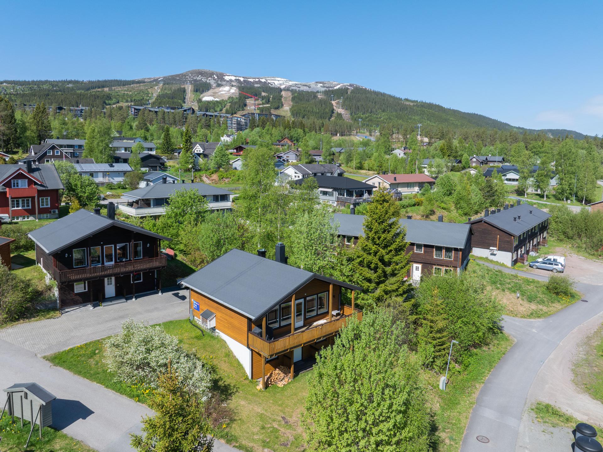 Her bor du med umiddelbar nærhet til Trysilfjellet - med et fantastisk sykkeltilbud, gofbane og høydepark.. Bilde nummer 1 av 3