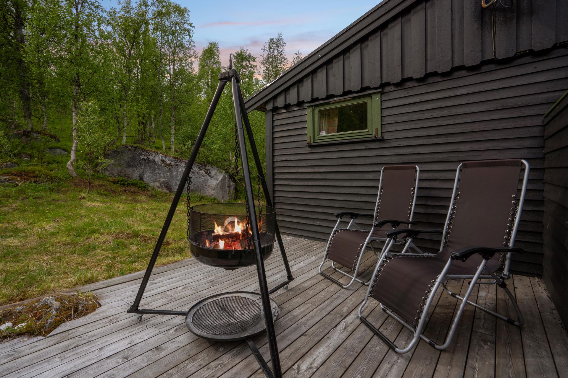 Etter endt jaktdag kan det slappes av på skjermet terrasse. . Bilde nummer 2 av 3