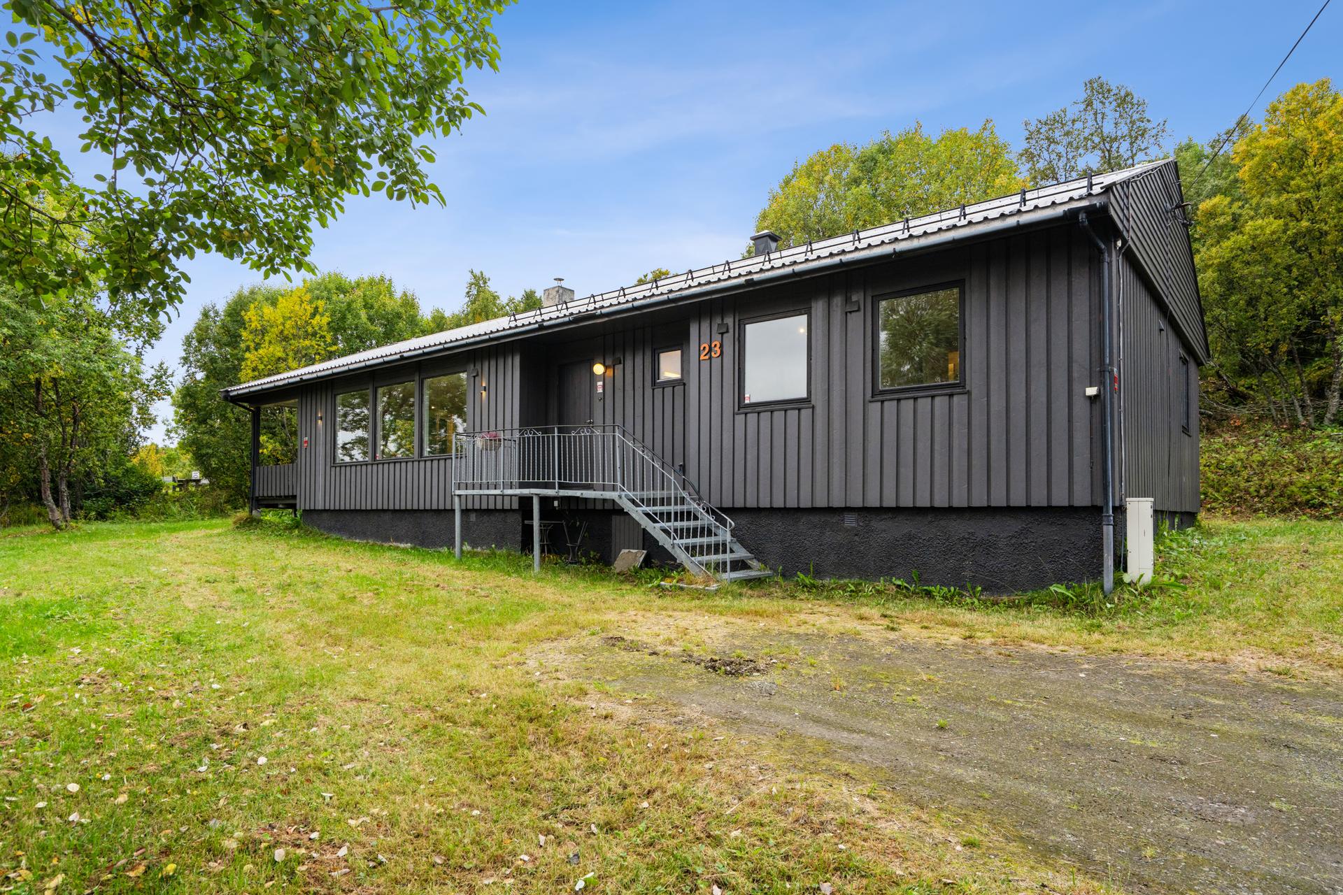 Enebolig med alt på ett plan og en sentral beliggenhet på Hansnes.. Bilde nummer 2 av 3