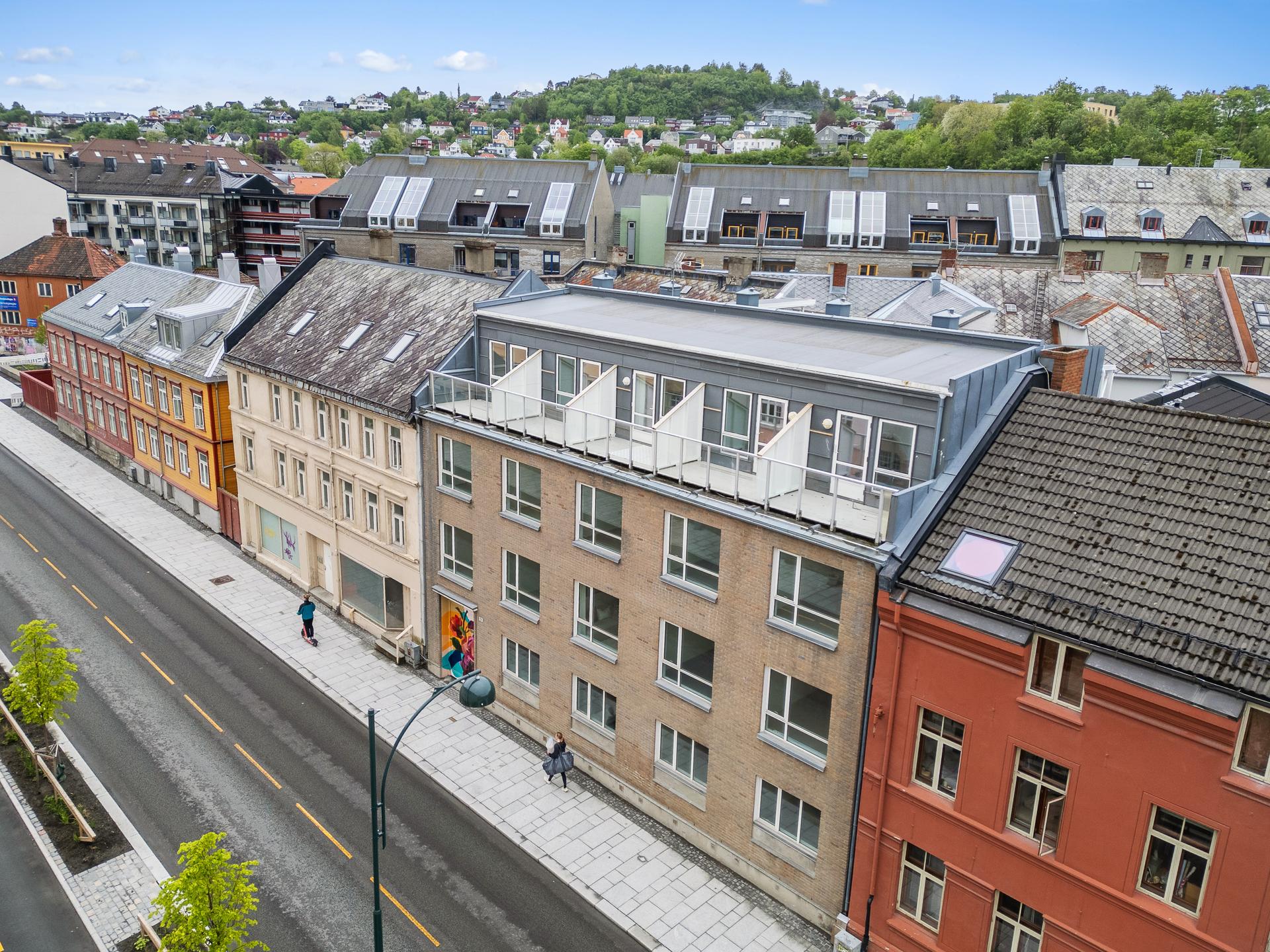 Velkommen Innherredsveien 51 presentert av EiendomsMegler1 v/Andreas Almli. 
Foto: Interiørfoto. Mats Kalland. . Bilde nummer 1 av 3
