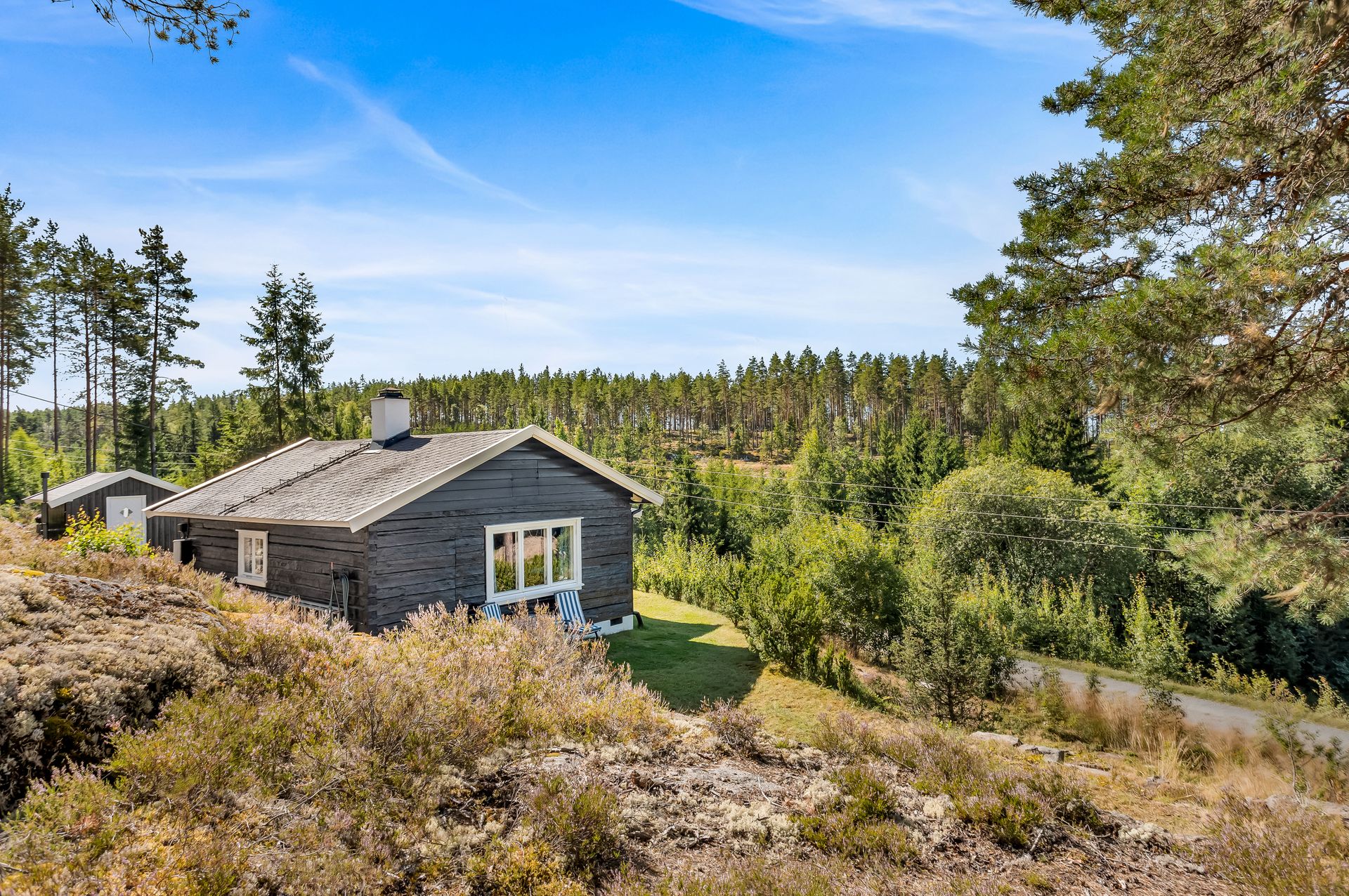 Hyggelig fritidsbolig i naturskjønne omgivelser . Bilde nummer 2 av 3