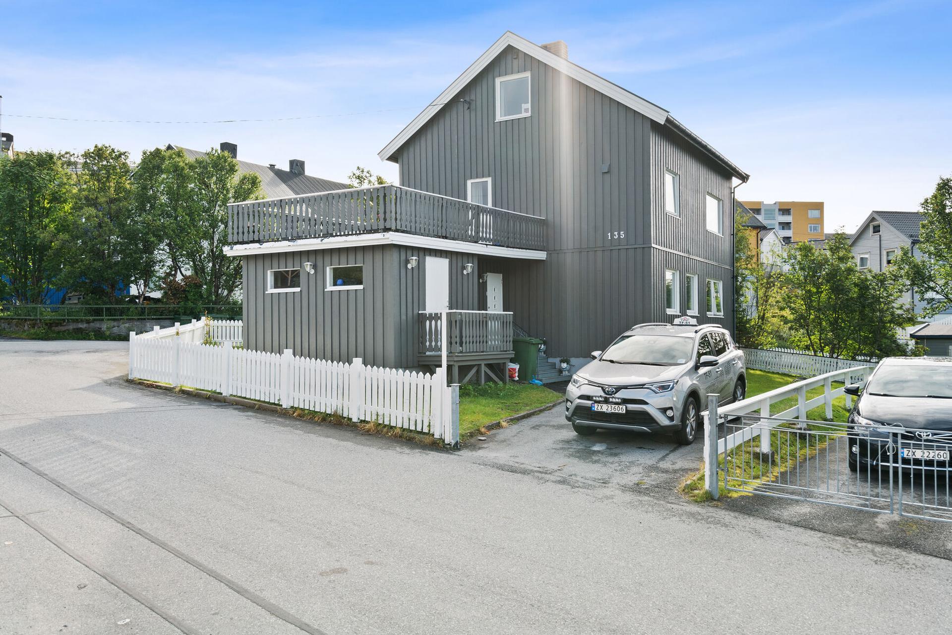 Velkommen til Tåkeheimen 135! Foto: [Fotograf eller fotofirma]. Bilde nummer 1 av 3