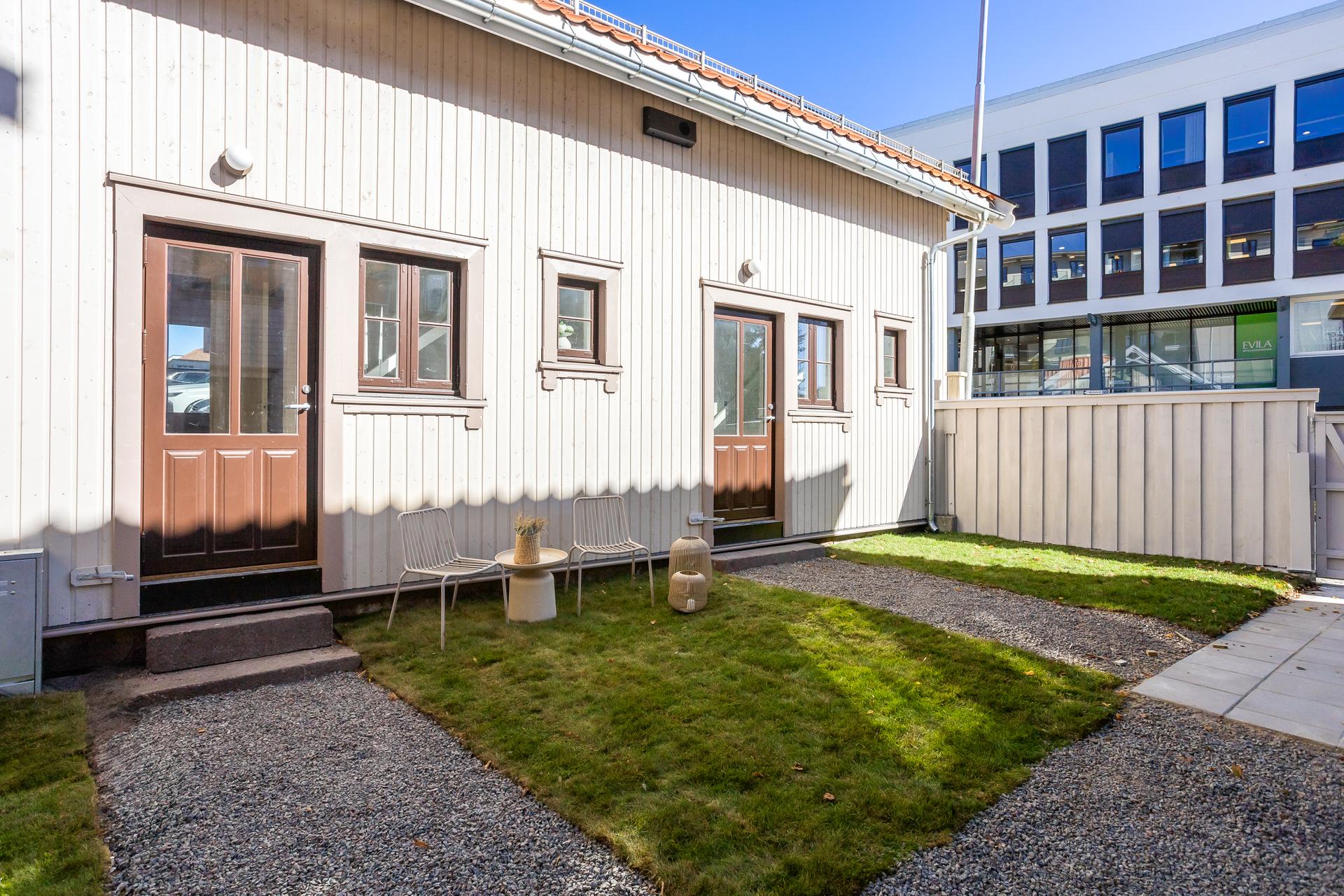Selveierleilighet over to plan, beliggende i en modernisert sidebygning med adkomst fra bakgården.. Bilde nummer 3 av 3