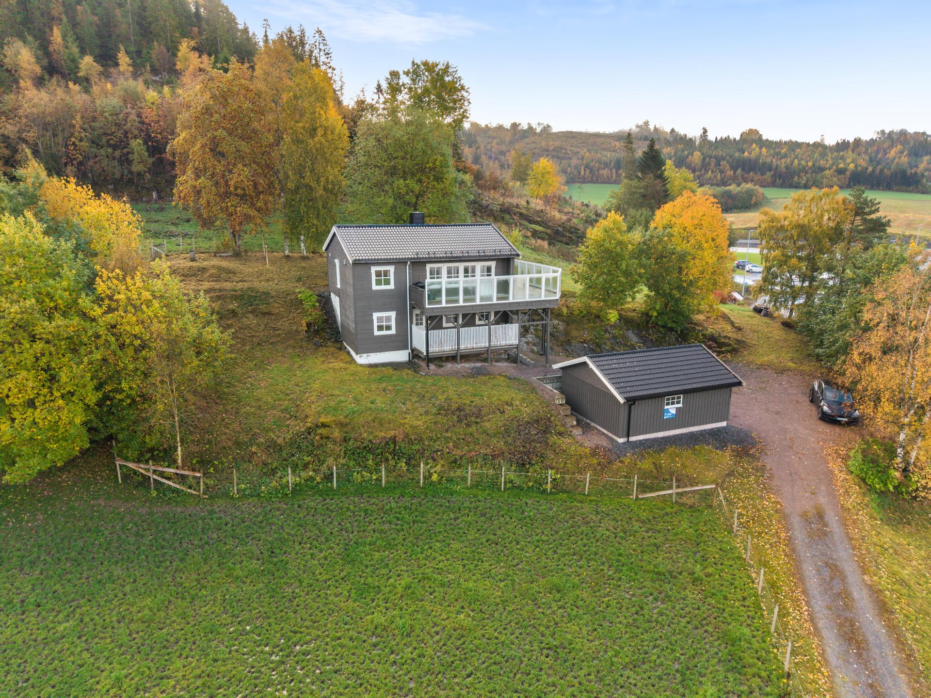 Velkommen til Namsosvegen 813, presentert av EiendomsMegler 1 v/ Kjetil Sandmo. Foto: ELW media (Espen Wåde). Bilde nummer 1 av 3
