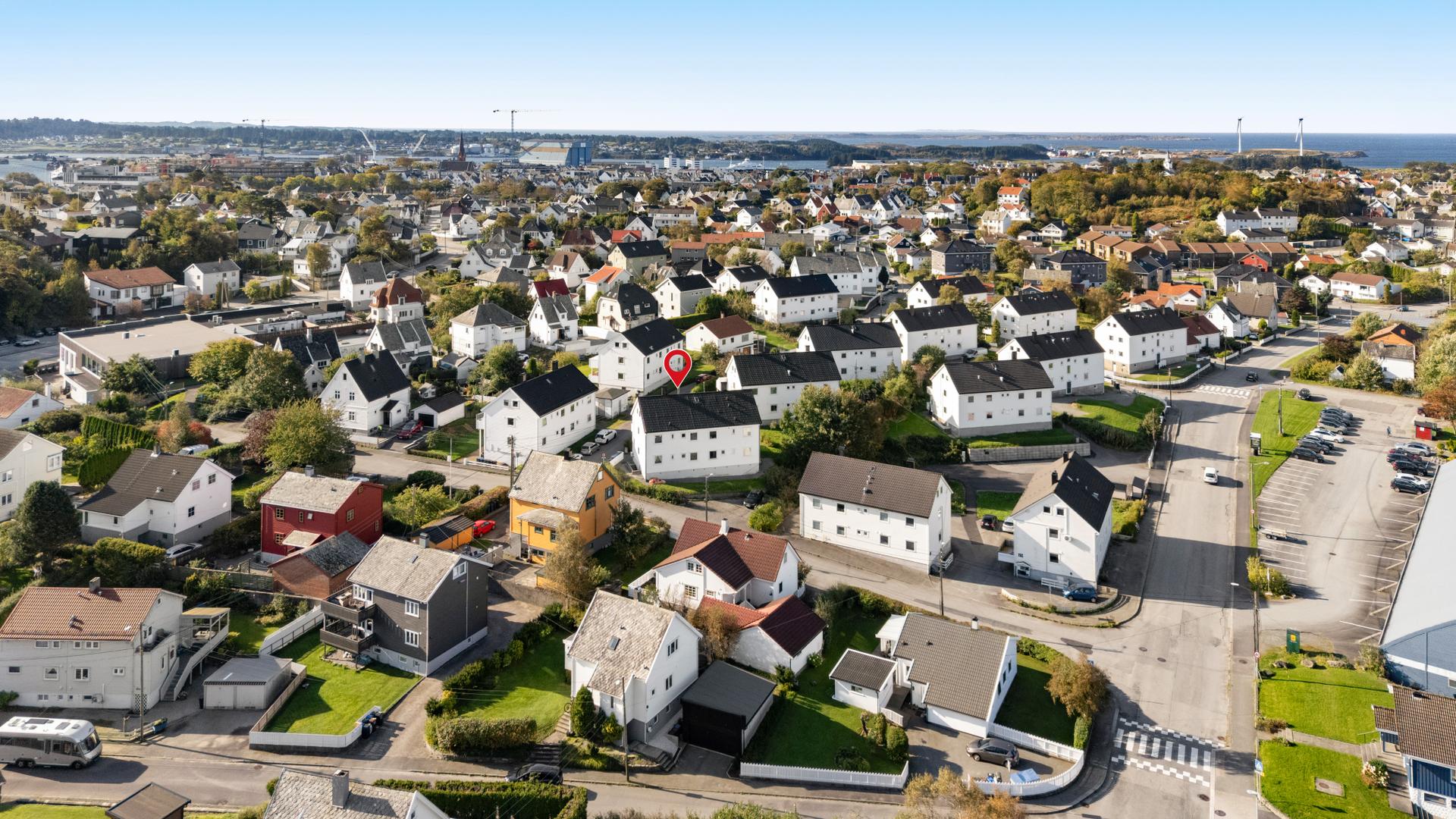 Etablert og rolig nabolag på Solvang med kort gangavstand til skoler, idrettstilbud og dagligvare.. Bilde nummer 3 av 3