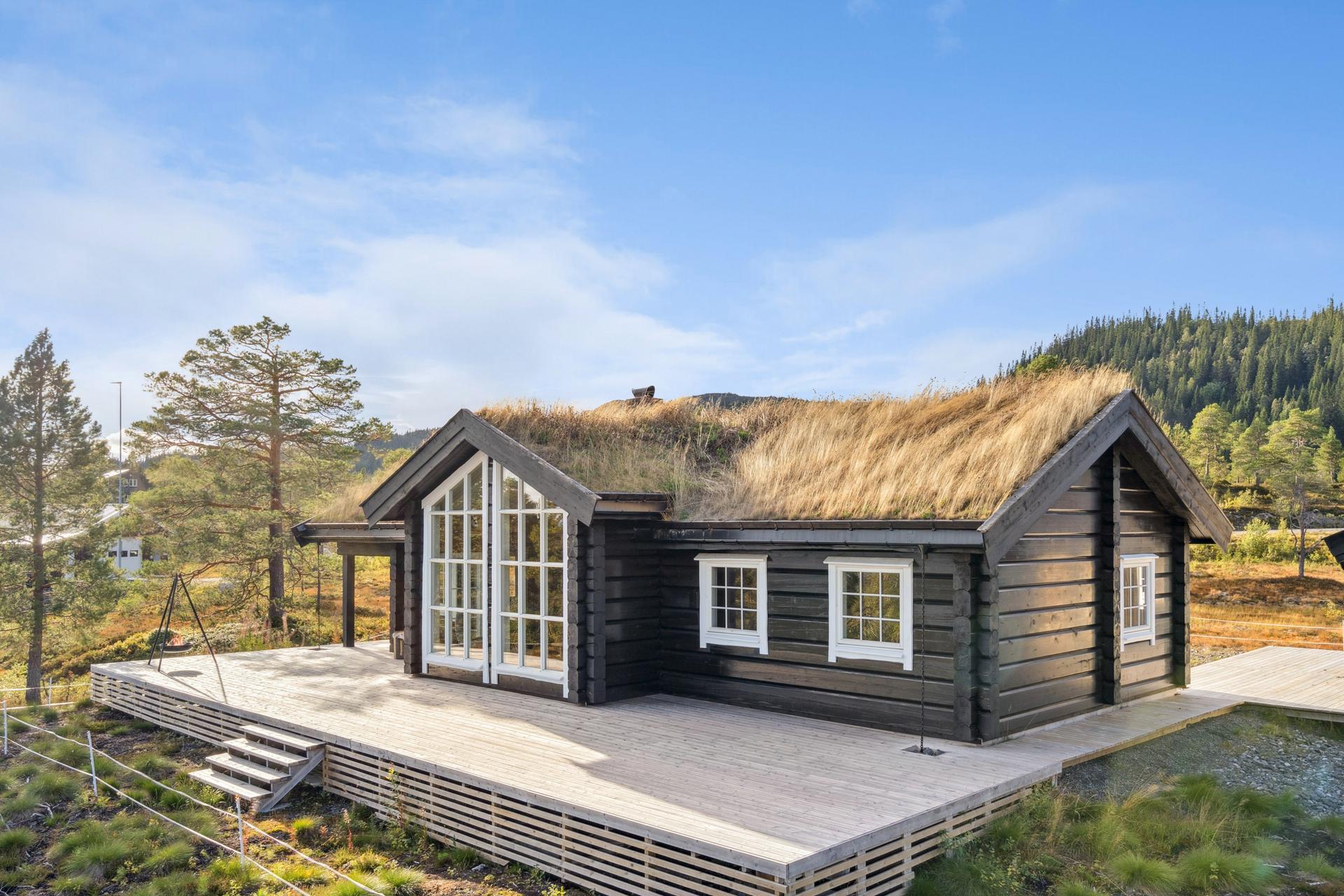 Eksklusiv & moderne fritidseiendom fra 2019. 3 soverom. Romslig tomt og skjermet beliggenhet. Ski in/Ski out. . Bilde nummer 2 av 3