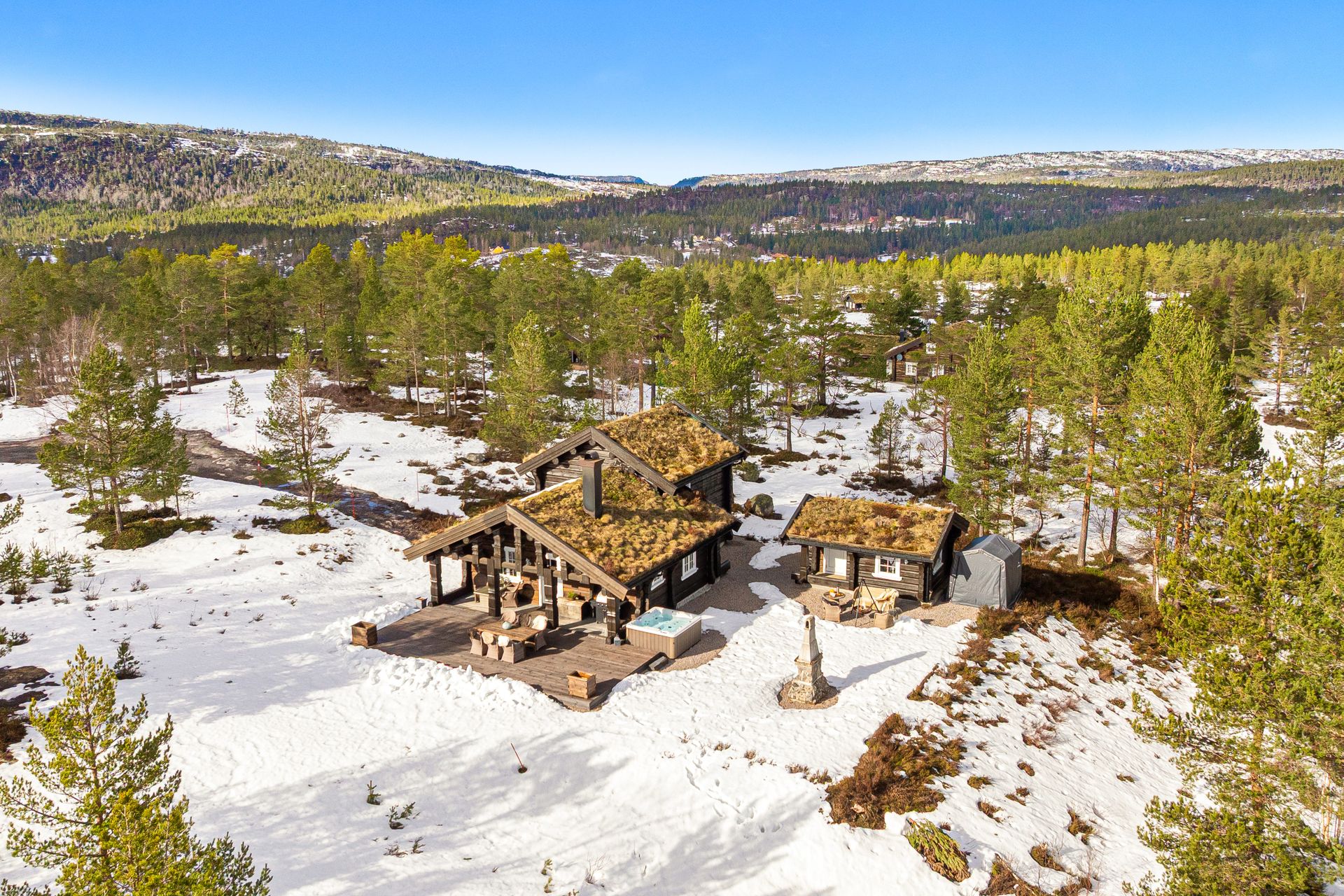Her har du en solrik og usjenert beliggenhet i naturskjønne omgivelser. . Bilde nummer 1 av 3