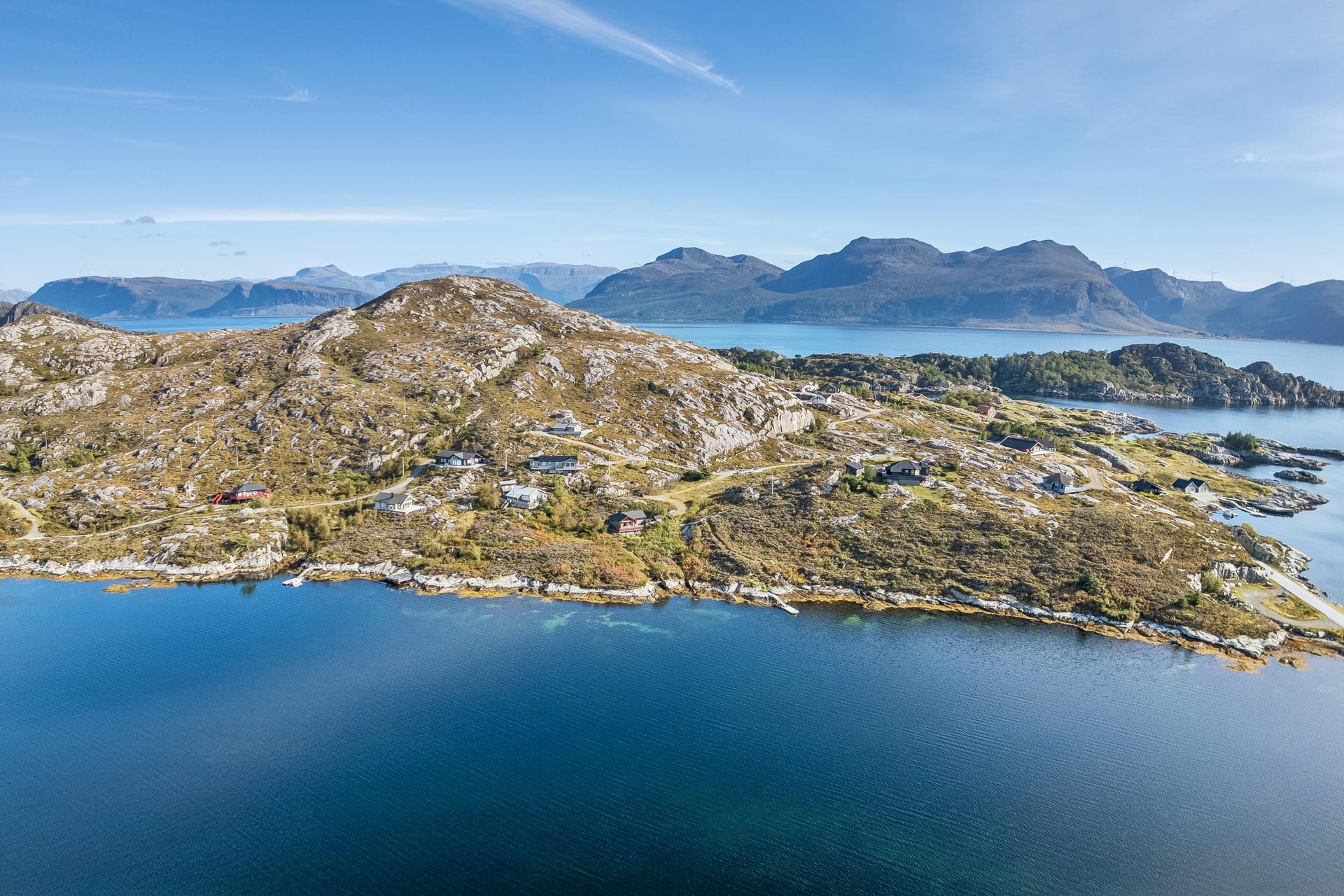 Fløyna 18 presentert av EiendomsMegler1 Nordfjord ved Sissel Halnes
Foto: Svein Olav Humberset/EFKT. Bilde nummer 1 av 3