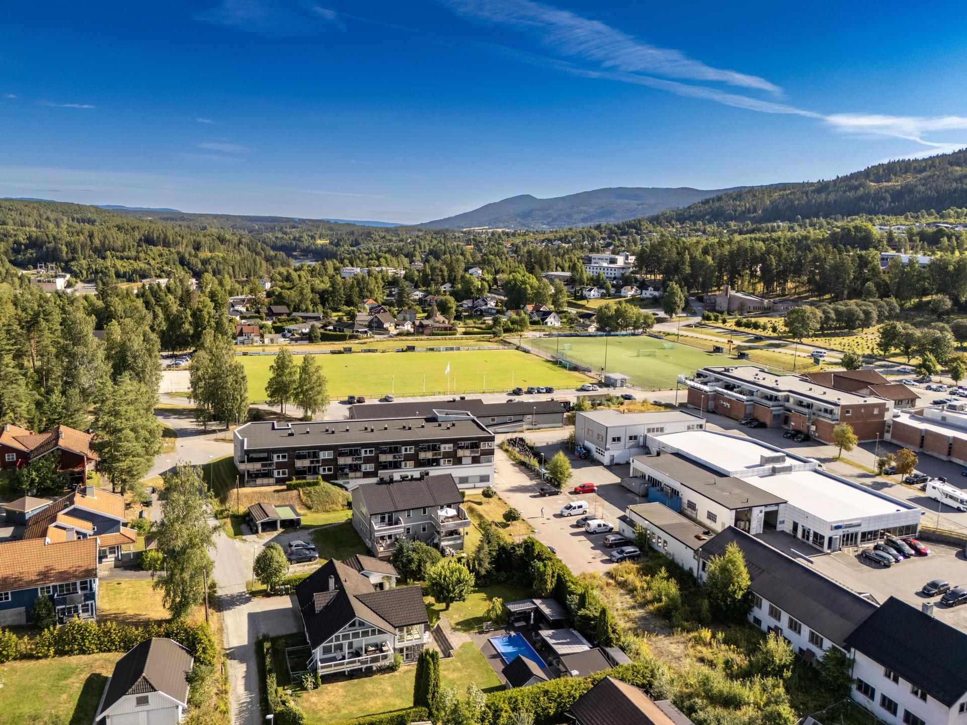 Beliggenhet med gangavstand til Åmot sentrum, skoler og turområder.. Bilde nummer 3 av 3
