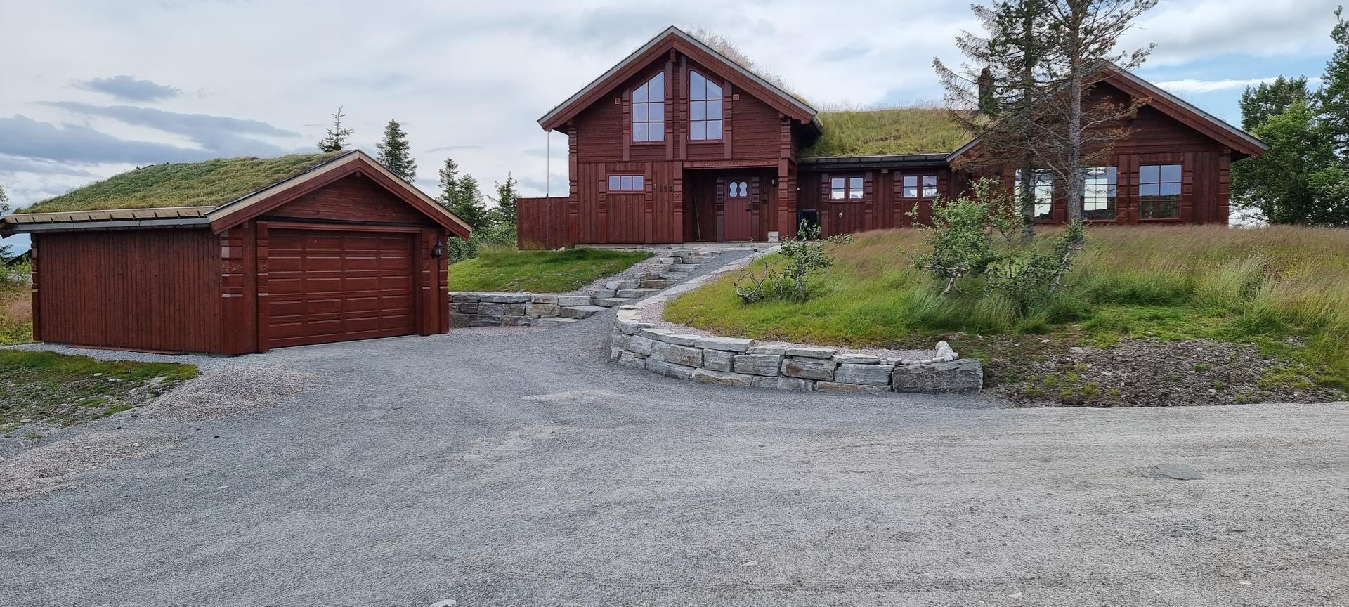 EiendomsMegler1 ved Halvor Østerli presenterer Høgefjellvegen 193!. Bilde nummer 1 av 3