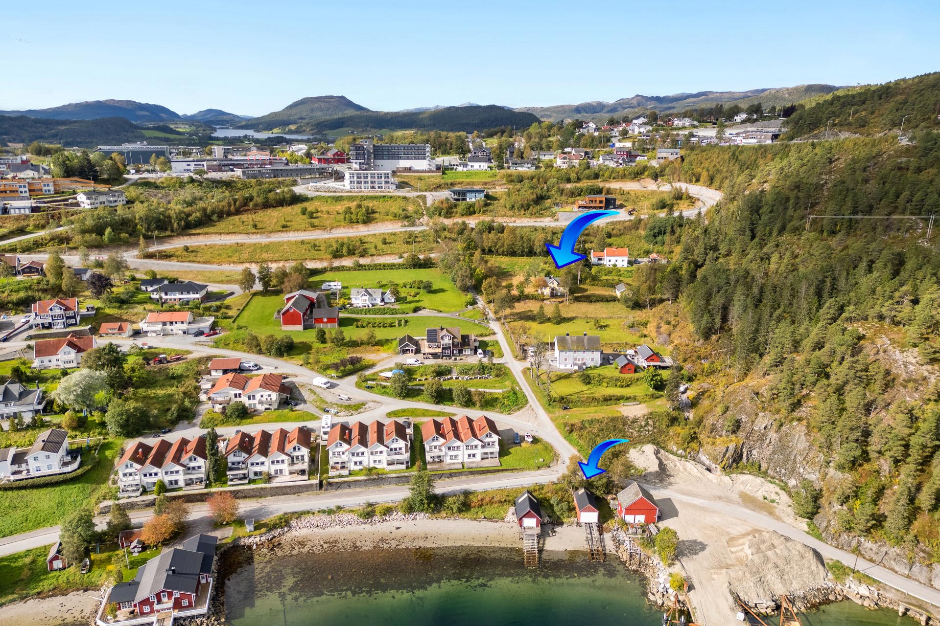 Naustet er plassert i rusleavstand fra eiendommen. . Bilde nummer 2 av 3