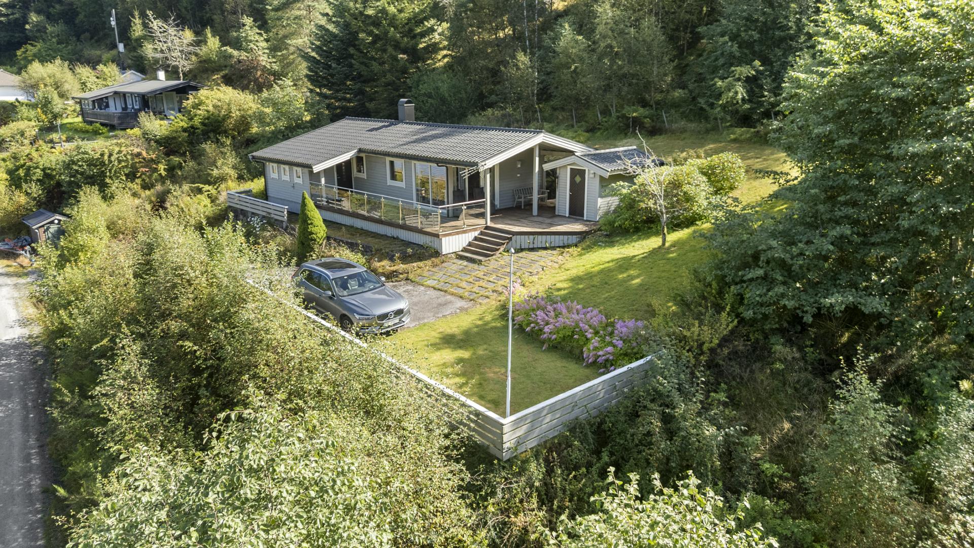 Velkommen til Heststronda 1 v/EiendomsMegler1 - Christoffer Sæle Merkesvik - foto levert av Photoevent . Bilde nummer 1 av 3
