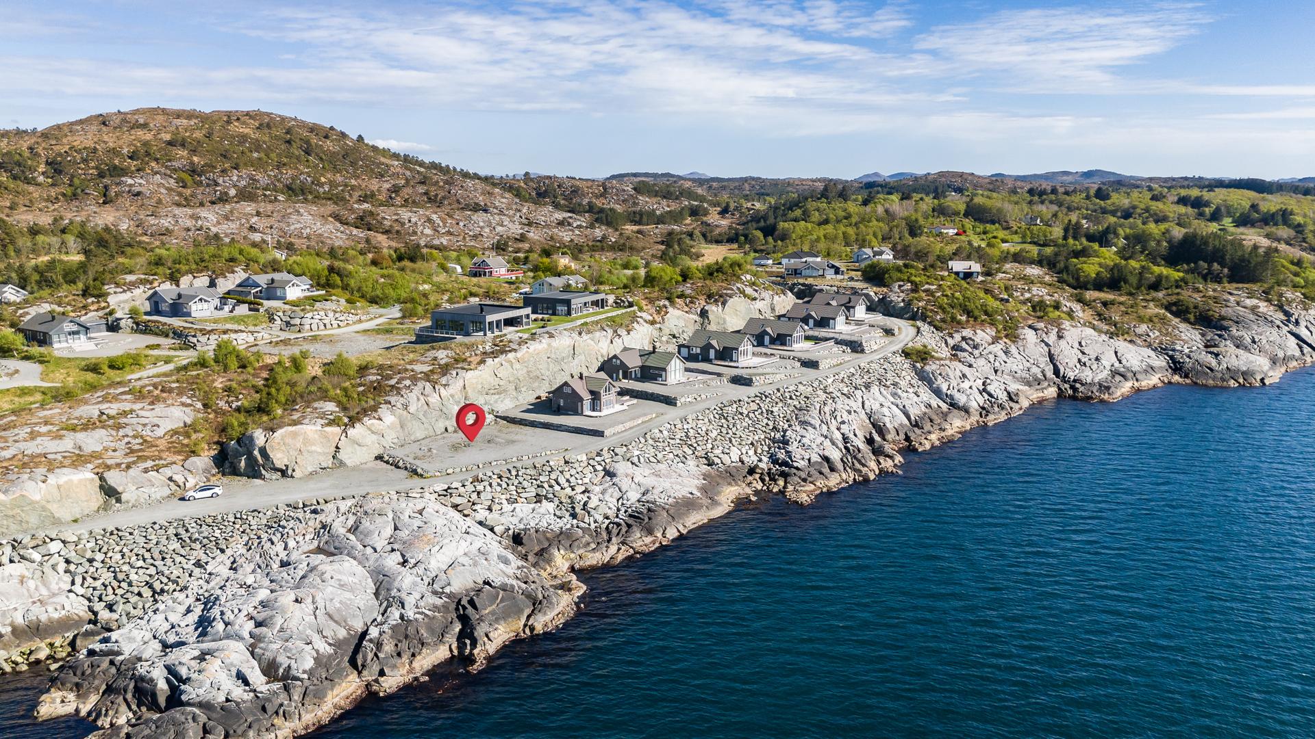 Meget flott beliggenhet med panoramautsikt ut over Bømlafjorden.. Bilde nummer 3 av 3