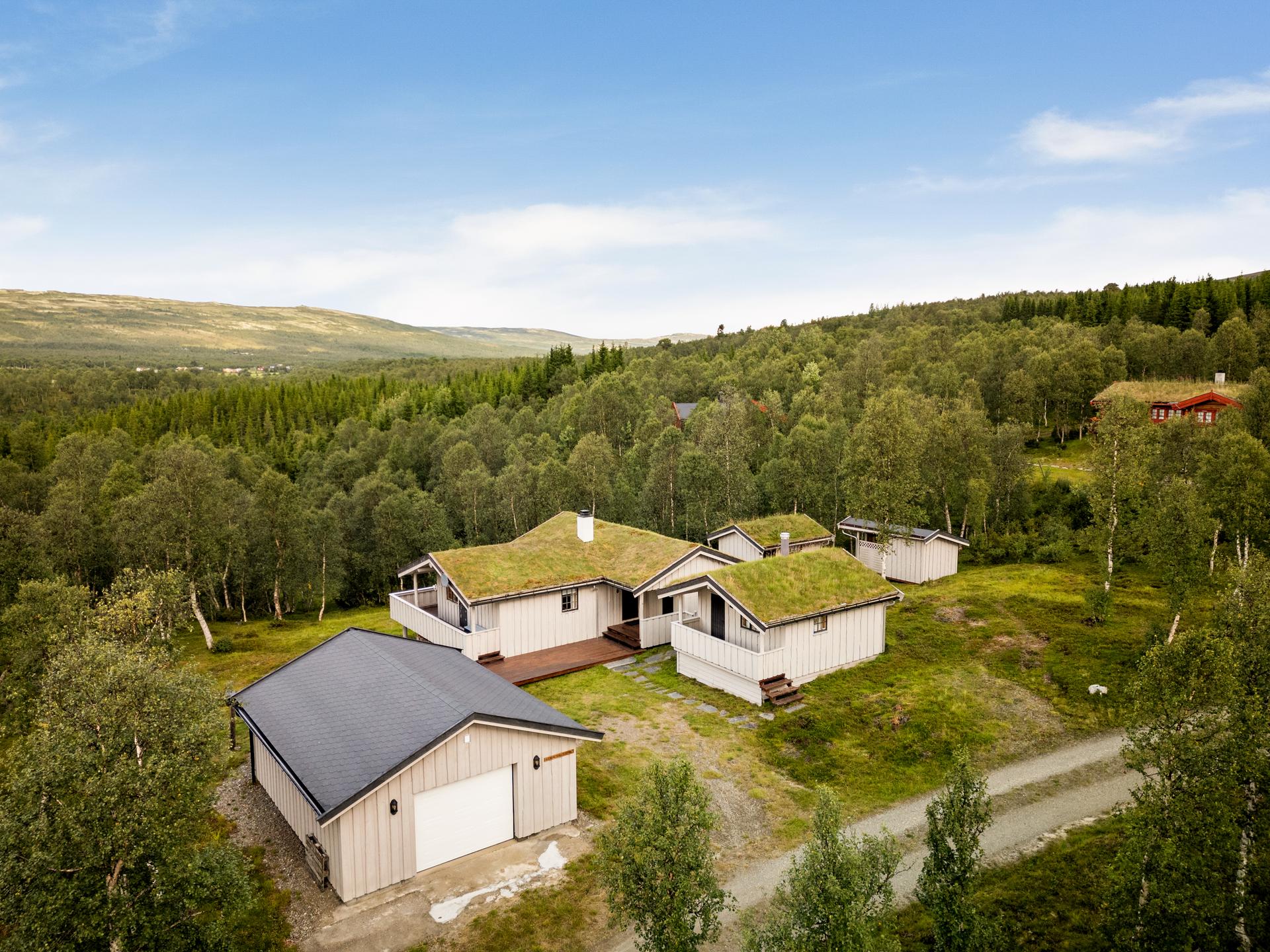 Velkommen til Lerdalsvegen 80! Foto: Interiørfoto v/ Jon Kristian Haukdal.. Bilde nummer 1 av 3
