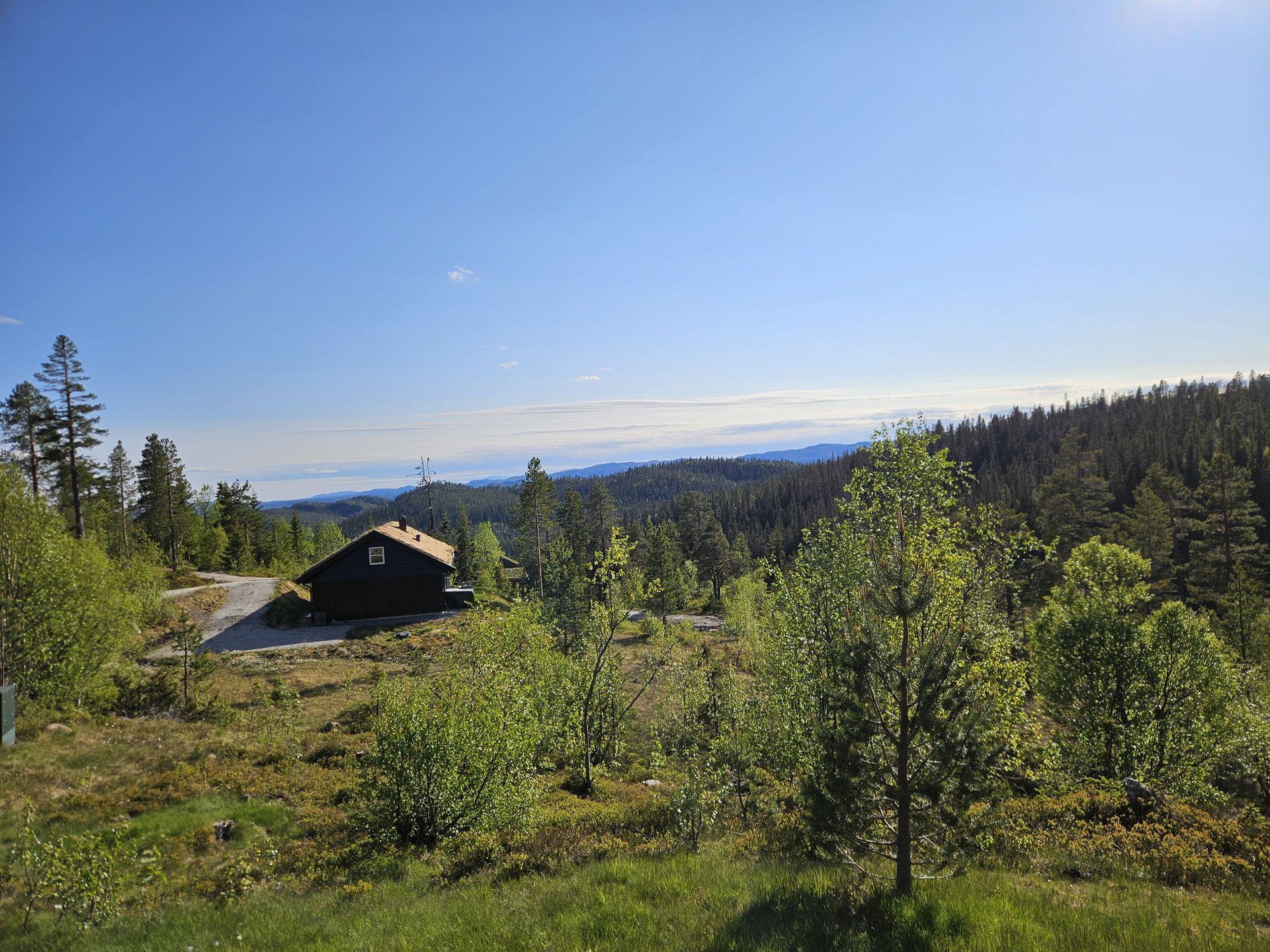 Gode sol og utsiktsforhold fra eiendommen. Bilde nummer 3 av 3