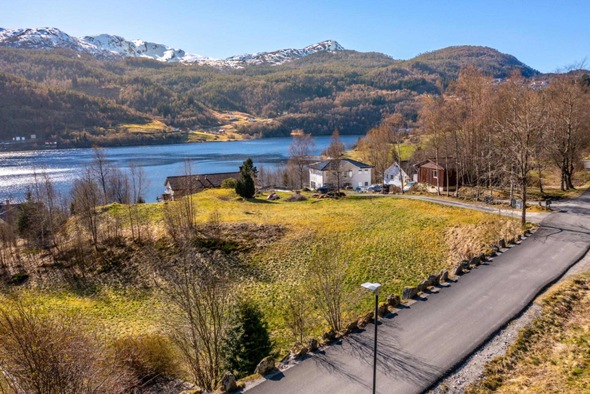 Bustadtomt med fin beliggenheit på Hornnes. Bilde nummer 1 av 3