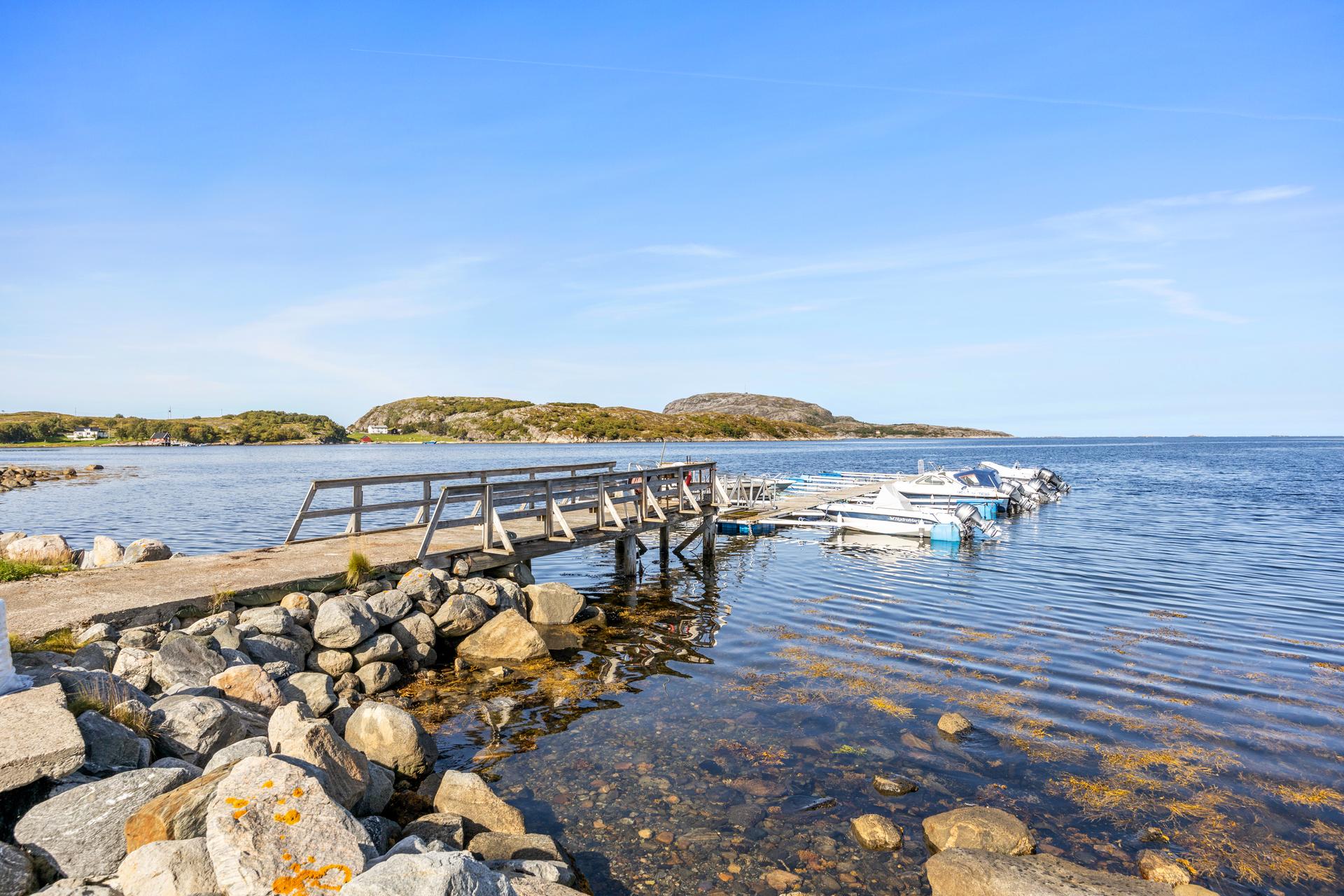 Det medfølger båtplass og naust på Roparneset! . Bilde nummer 3 av 3