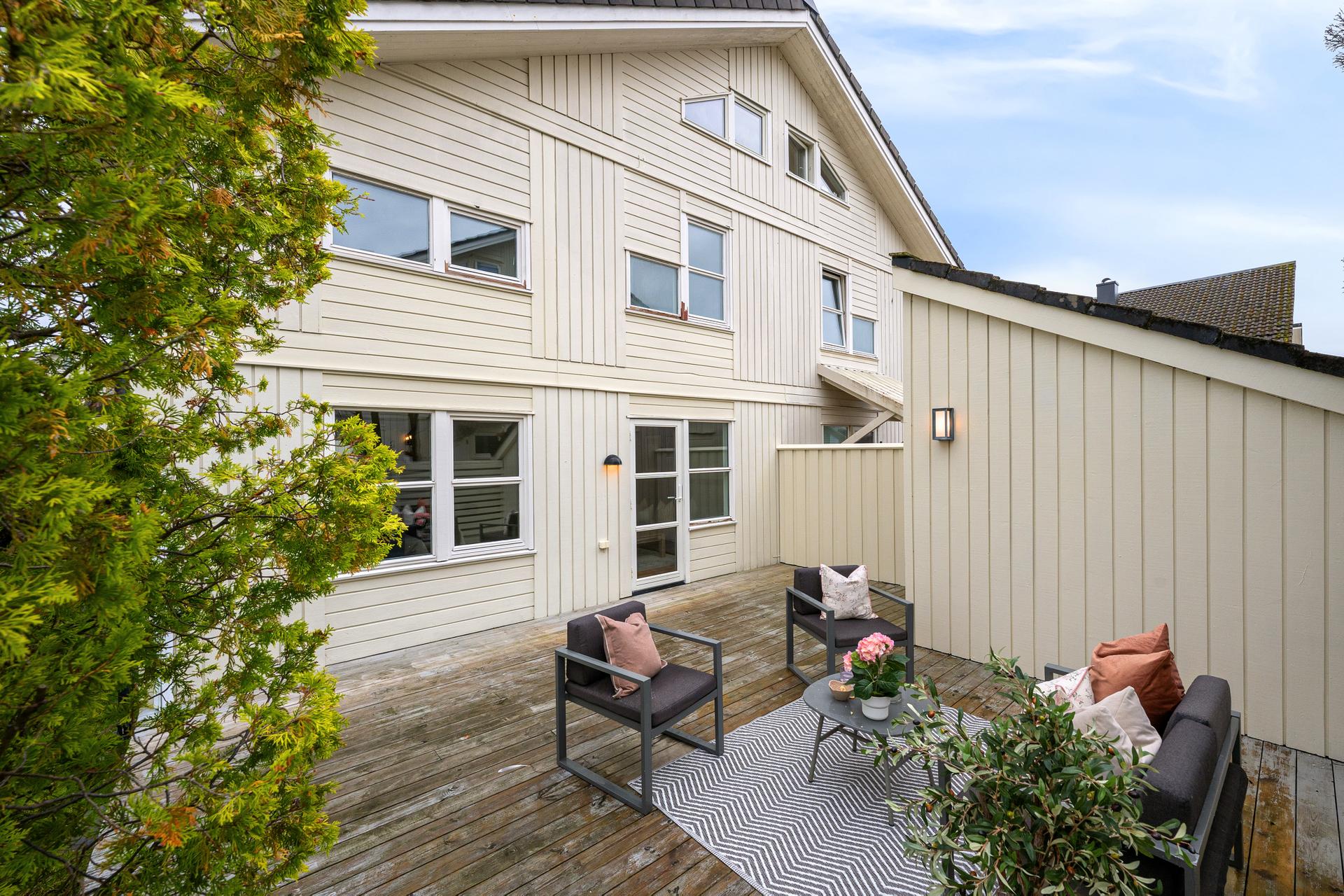 Velkommen til Austbøkroken 6. Eiendommen presenteres av Marianne Thu Salvesen i EiendomsMegler 1. Foto: Stian Dirdal. Bilde nummer 1 av 3