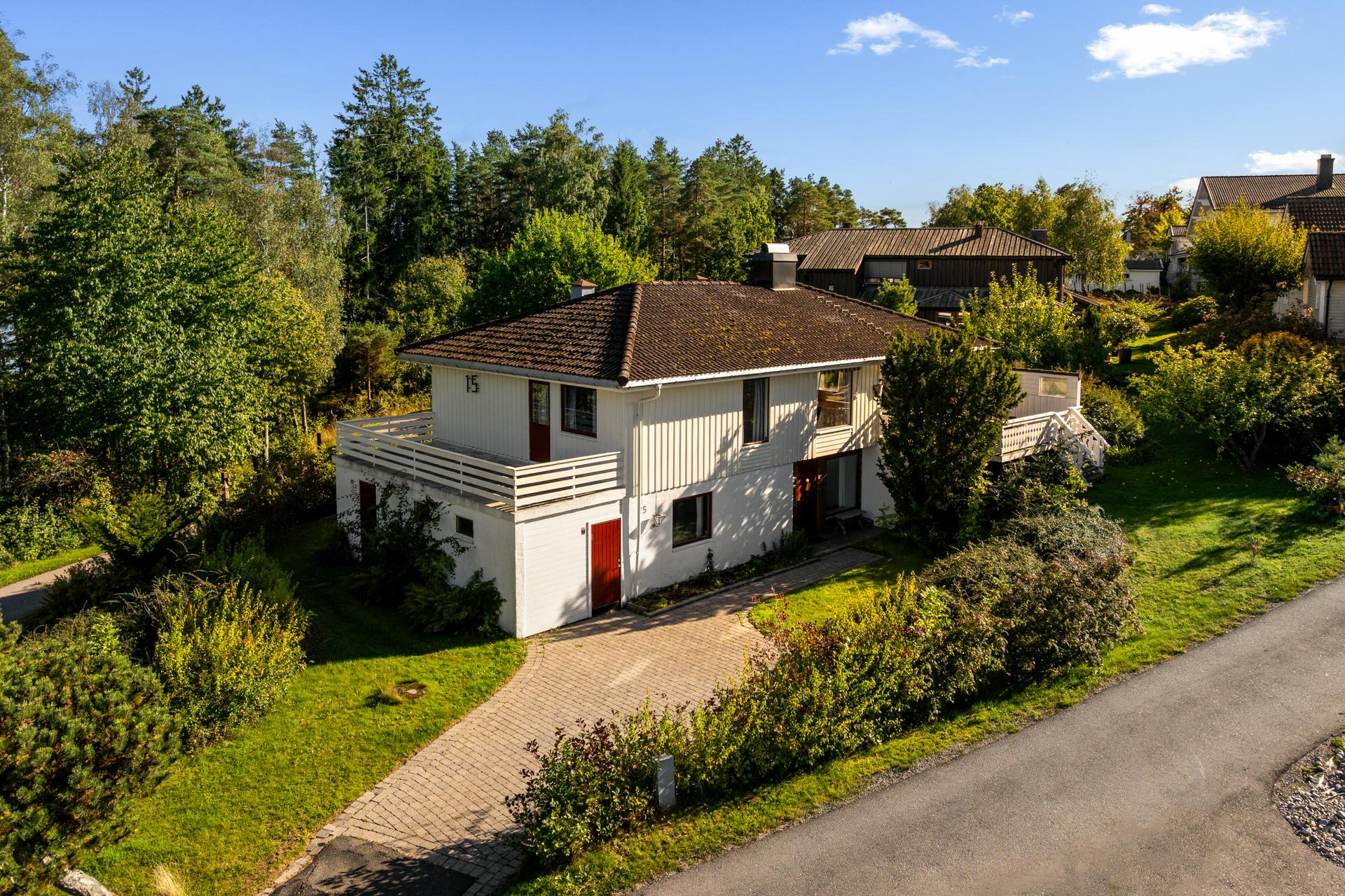Velkommen til Asnesåsen 15. Foto: Karl Filip Østmoen Kronstad.. Bilde nummer 1 av 3