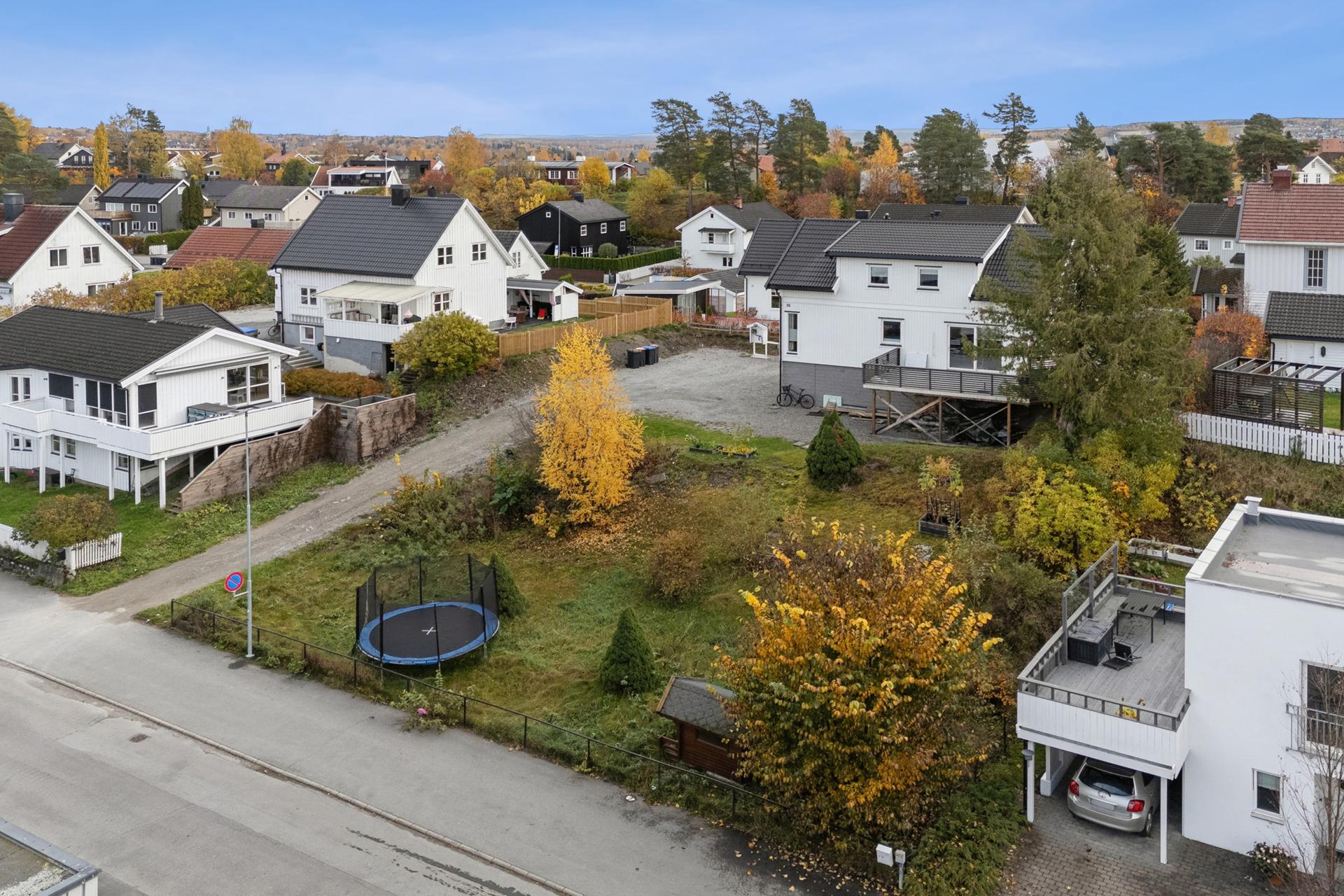 Nærområdet byr på flotte rekreasjonsmuligheter, som Ankerskogen friluftsområde en kort spasertur unna.. Bilde nummer 2 av 3