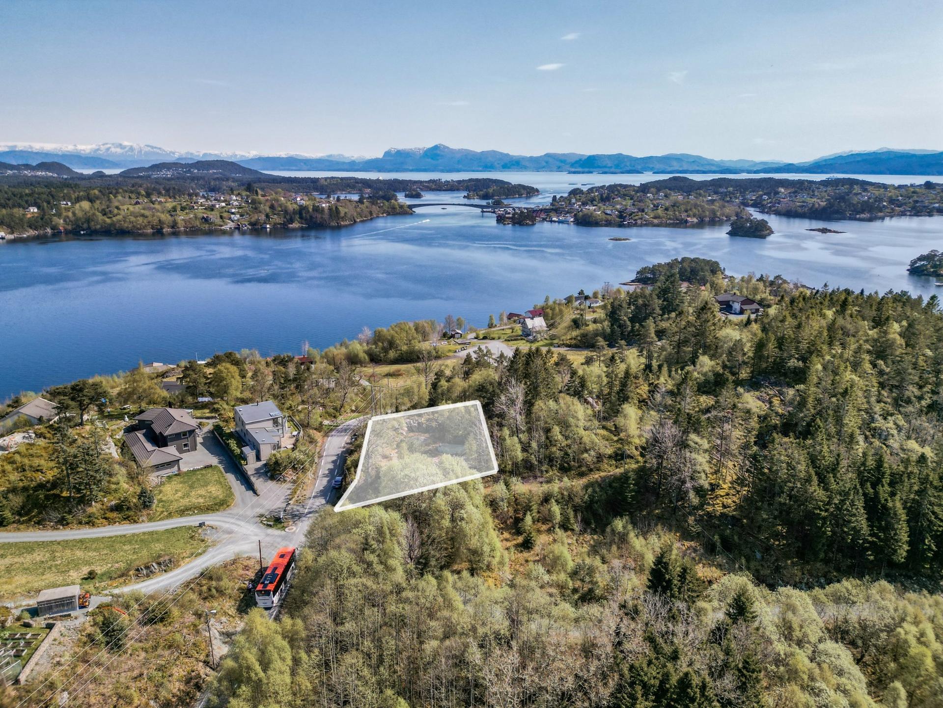 Velkommen til Sørstrøno! (tomtemarkeringen er en illustrasjon og ikke nøyaktig). Bilde nummer 3 av 3