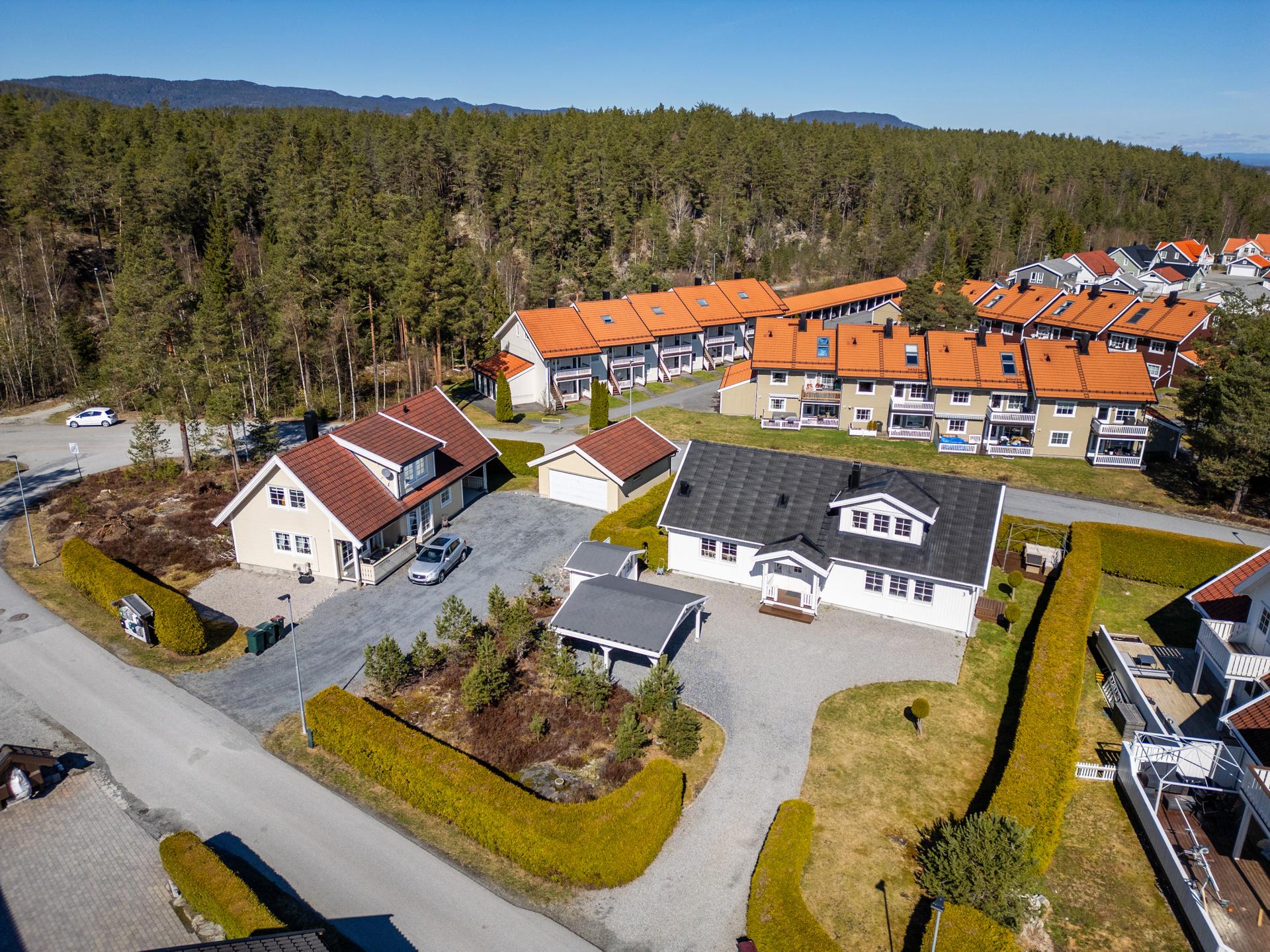 En flott eiendom for de som ønsker å bo i rolige, naturskjønne omgivelser med alle nødvendige fasiliteter innen rekkevidde.. Bilde nummer 3 av 3
