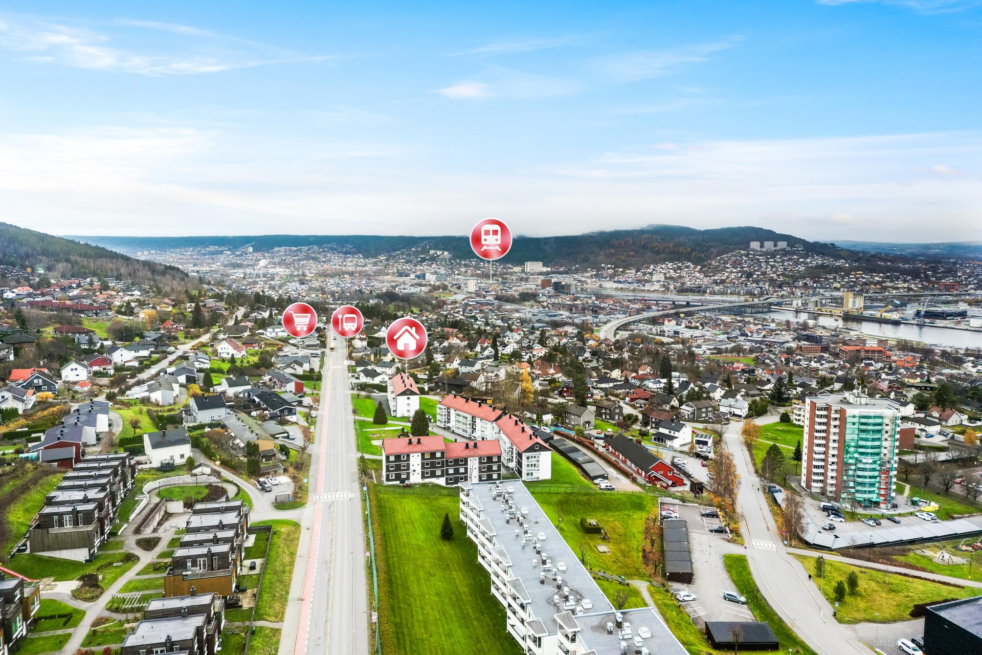 Det er heller ikke langt til Drammen sentrum med blant annet togstasjon.. Bilde nummer 3 av 3