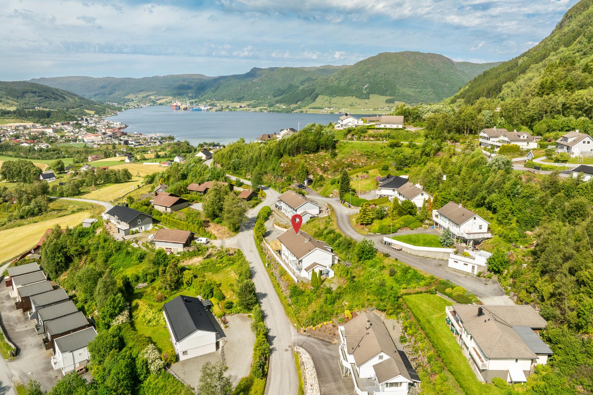 Velkommen til Øvrehage 135, presentert av eiendomsmegler Christoffer Haugeberg Våge. Bilde nummer 2 av 3