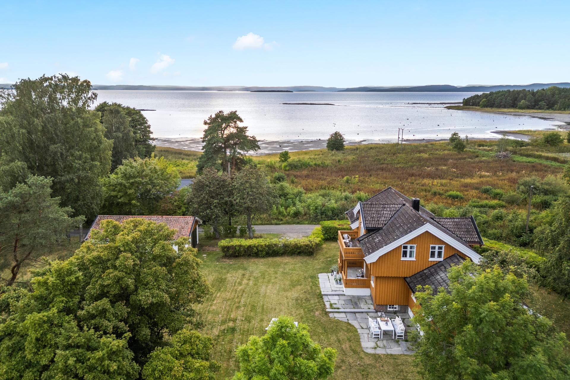 En sjelden mulighet! Sjarmerende og velholdt enebolig med garasje i naturskjønne omgivelser.  Foto: Fotoetcetera AS. Bilde nummer 1 av 3