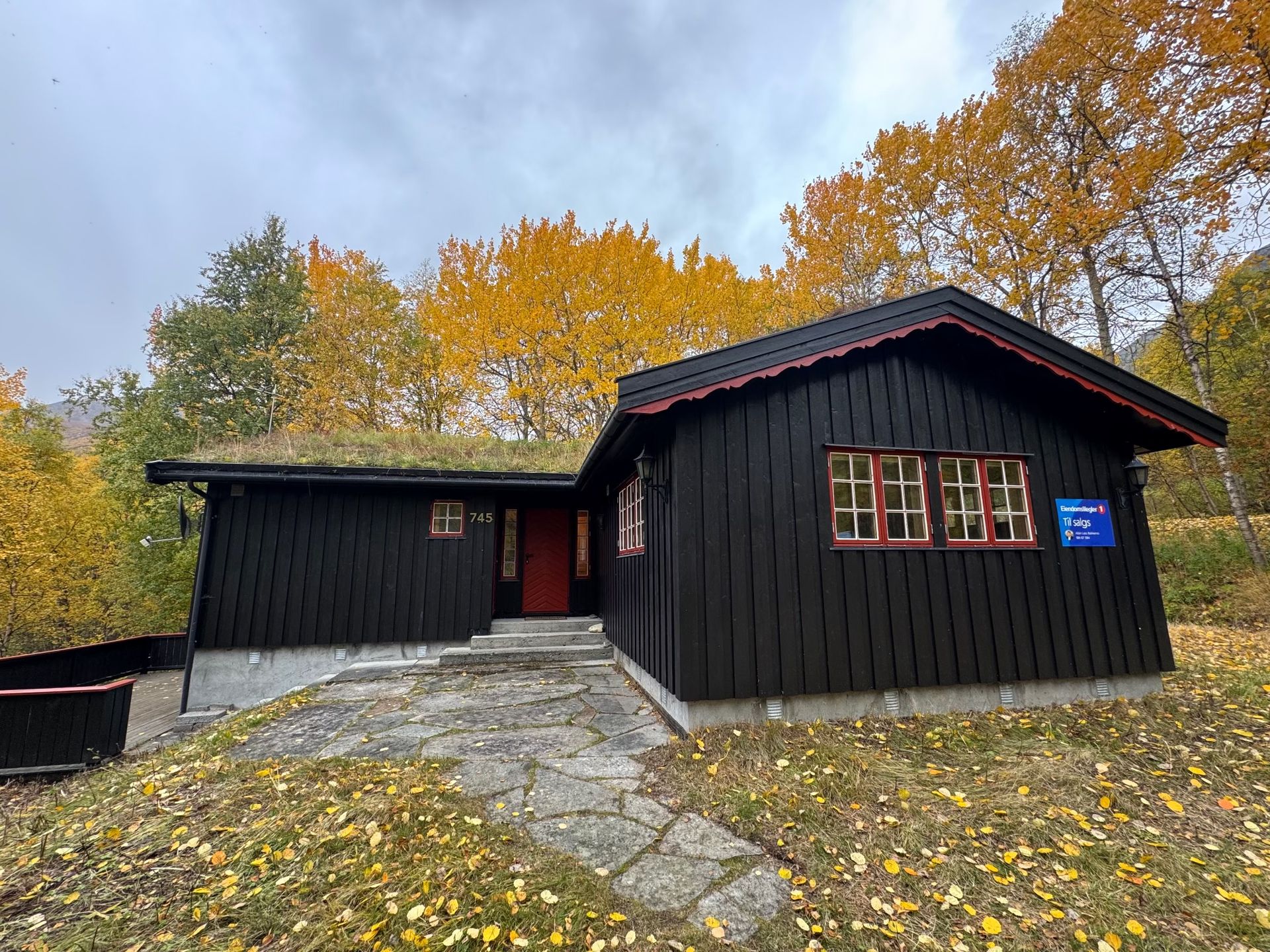 Velkommen til Storlidalsvegen 745! Privat bilde. Bilde nummer 1 av 3