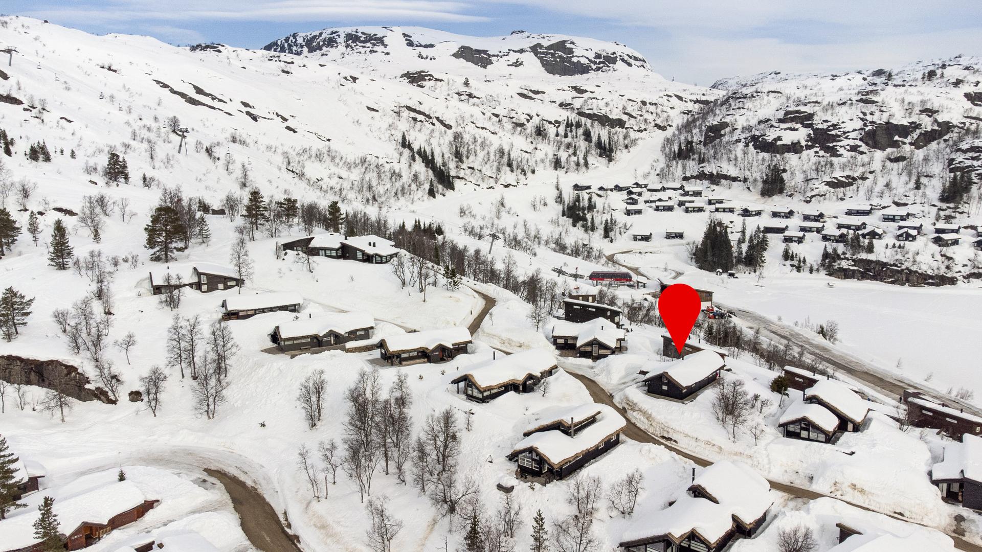 Foto: Joakim Bjerk. EiendomsMegler1 v/Torill Kalsaas presenterer Gangen 16. Bilde nummer 2 av 3