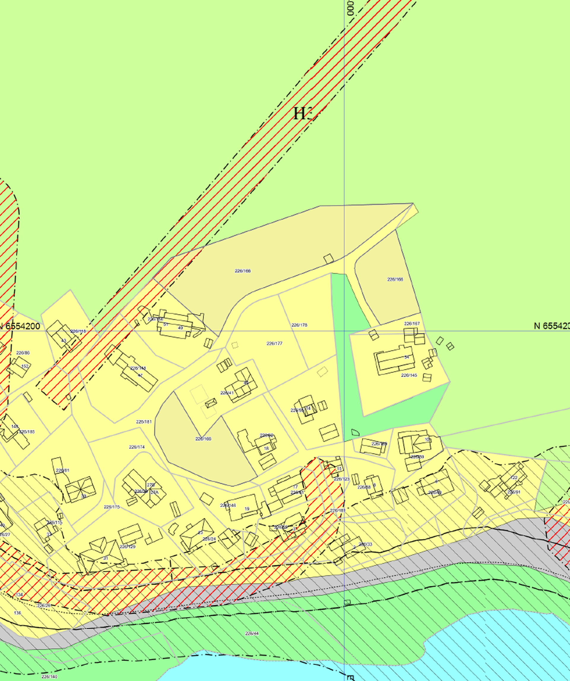 EiendomsMegler1 ved Espen Thoresen presenterer denne store tomten på Flakvarplia!  - Stor, eiet tomt på 6 584 m² bestående av tre separate teiger.     Foto Inbovi . Bilde nummer 3 av 3
