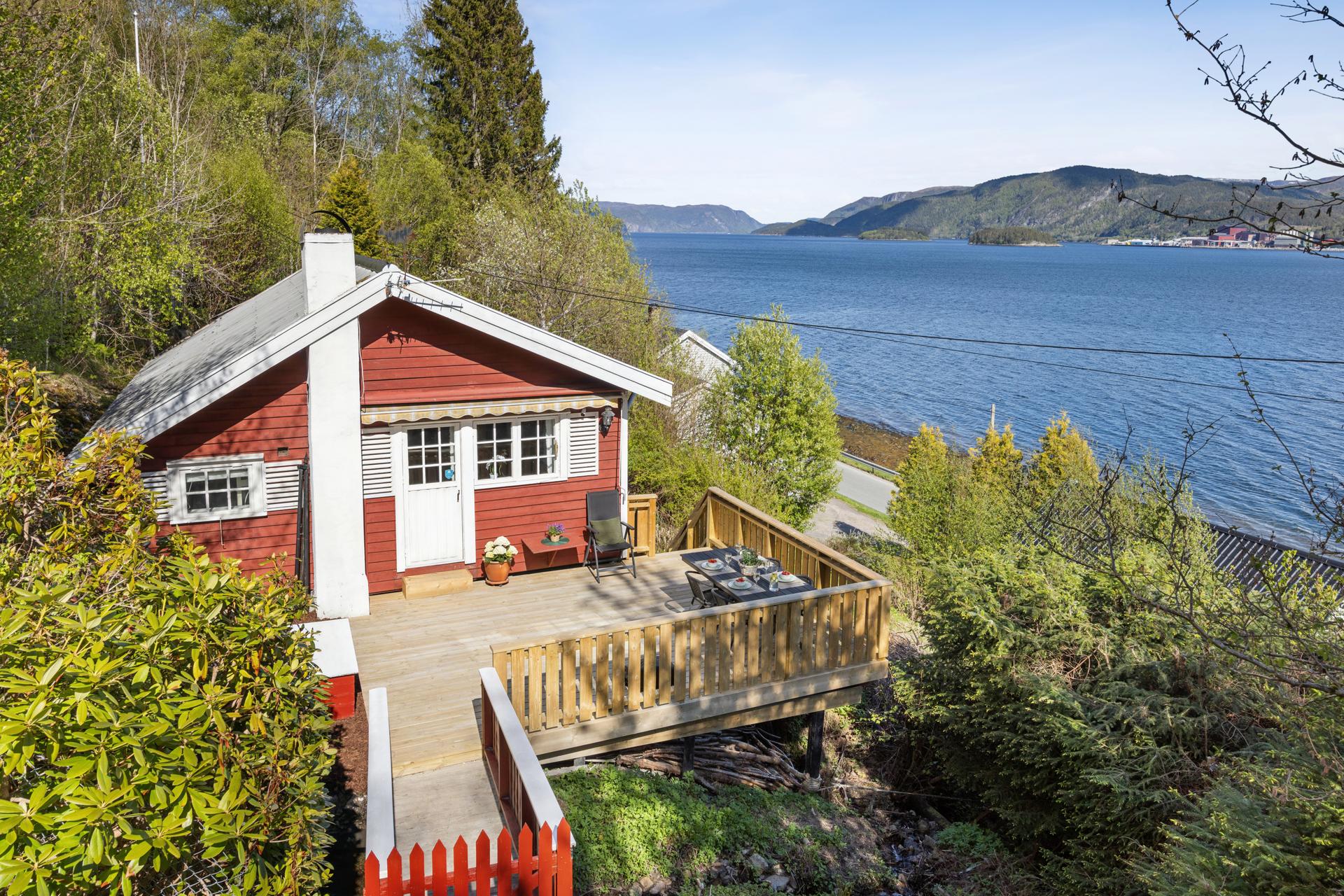 Velkommen til Lernesstranda 238! Foto: EFKT (Magnus Berdal og Børge Halseth). Bilde nummer 1 av 3