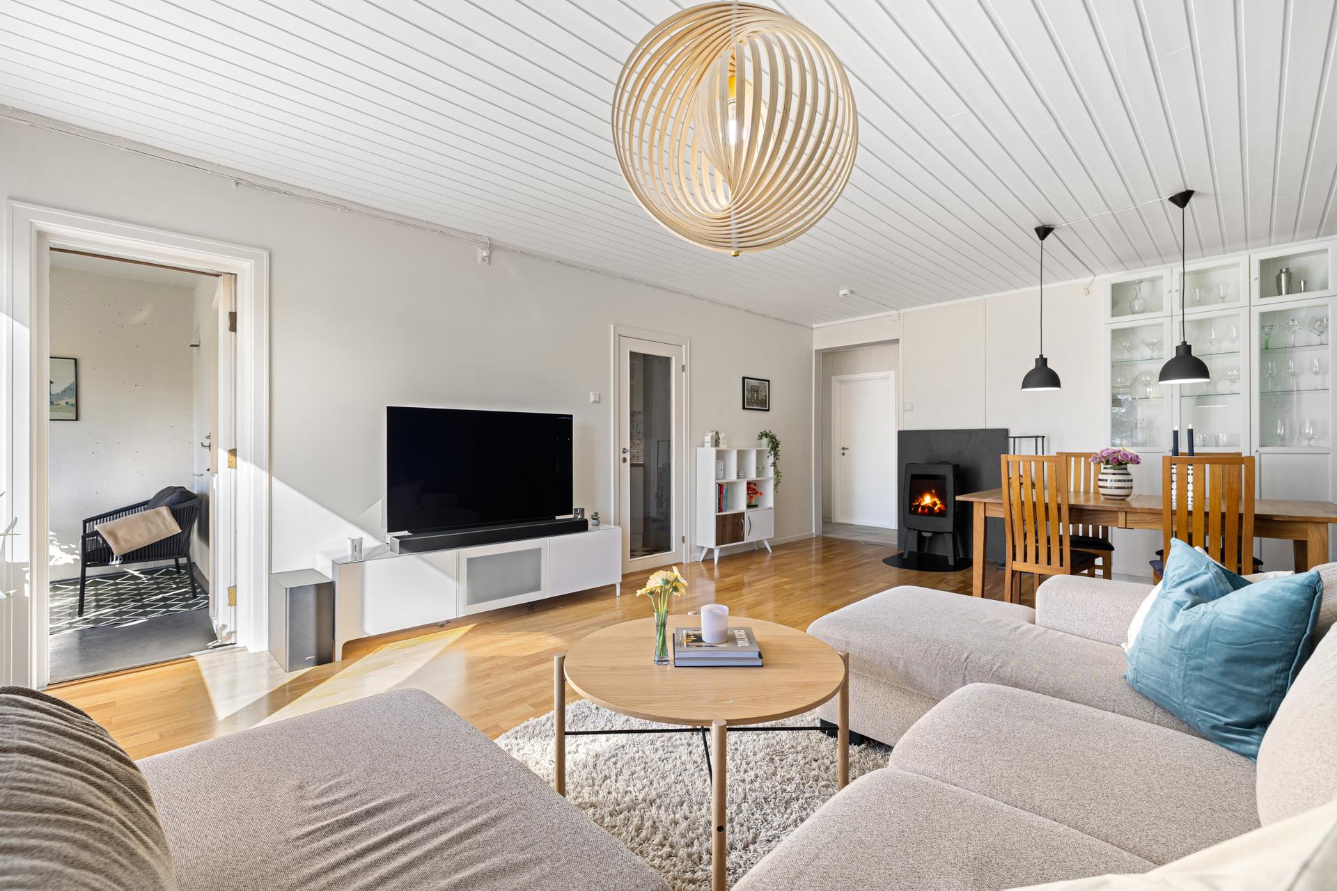 EiendomsMegler 1 v/Anton Kopreitan har gleden av å presentere en lys og romslig 3-roms med skjermet og tilbaketrukket beliggenhet på attraktive Lade! Foto: Jens Martin Nervik. Bilde nummer 1 av 3
