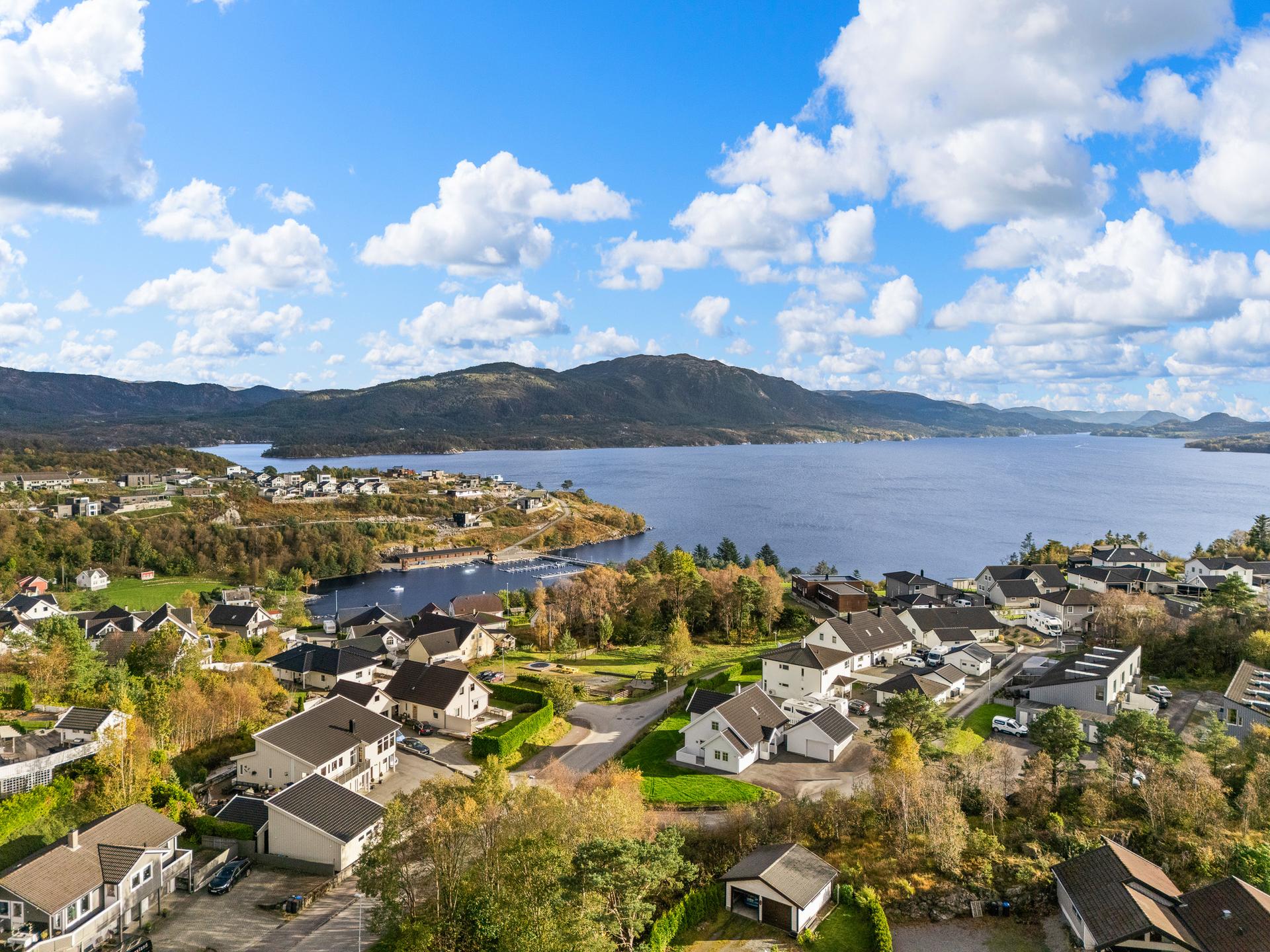 Eiendommen ligger i et etablert boligfelt i Skjold. . Bilde nummer 2 av 3