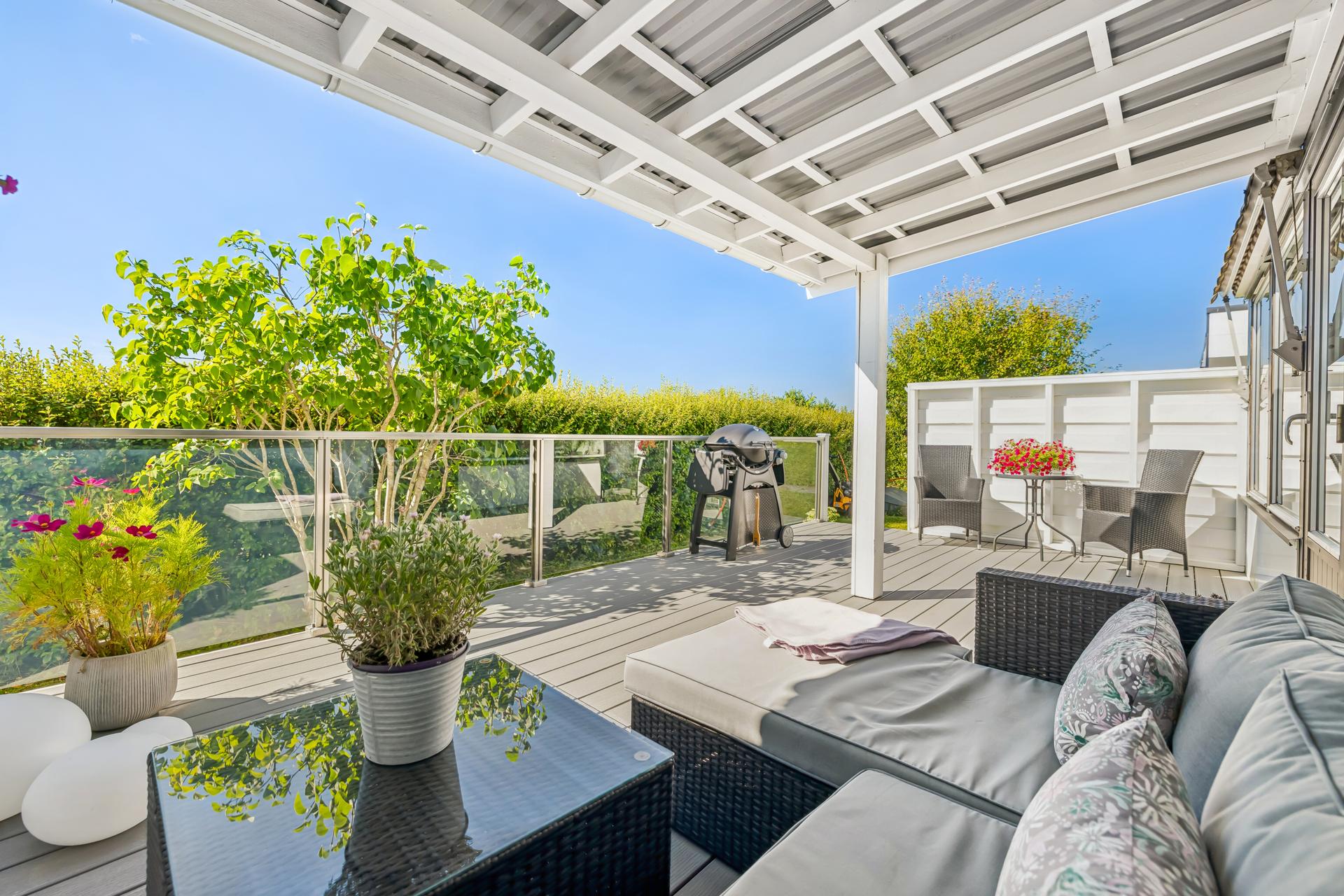 Lys og arealeffektiv andelsleilighet på ett plan med stor, sørvendt terrasse.. Bilde nummer 2 av 3