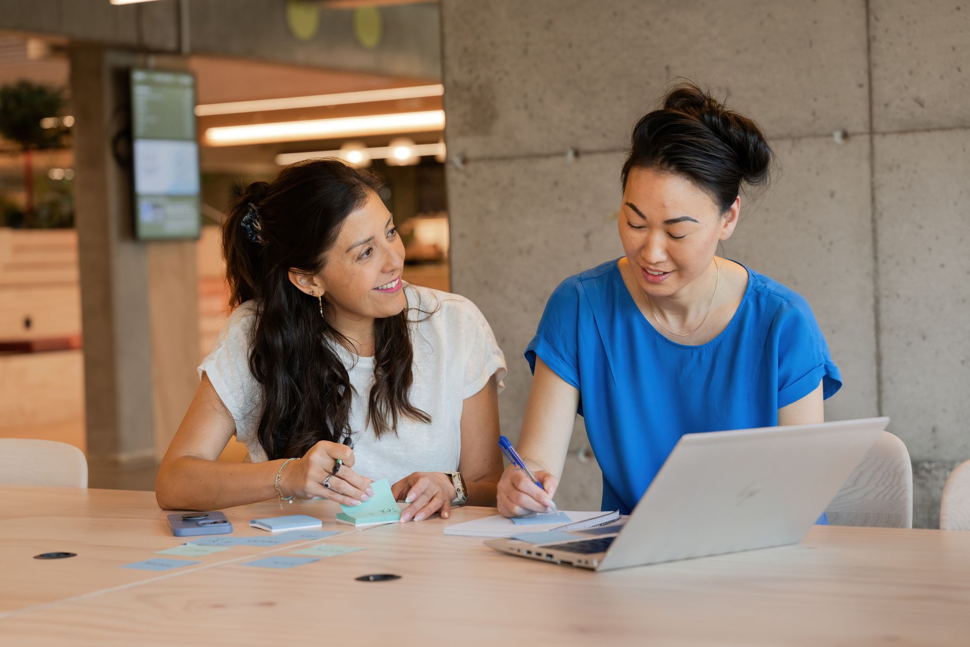 BPS-sept-25-Jobbe med kollega 2.jpg