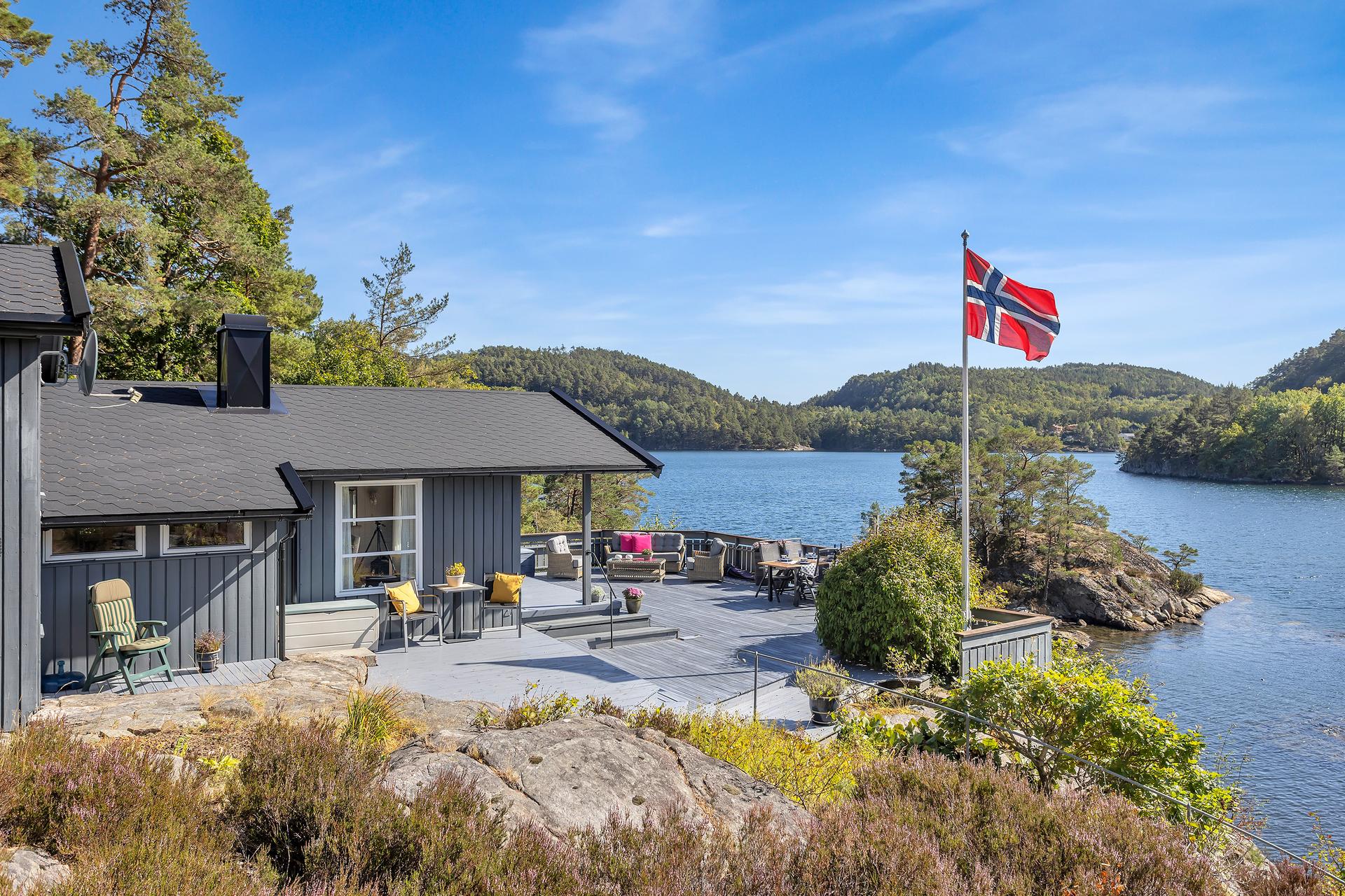 Velkommen til Knibe 163 | Presenteres v/eiendomsmegler Kjell-Arne Arnesen | Foto: Stein Olsen. Bilde nummer 1 av 3