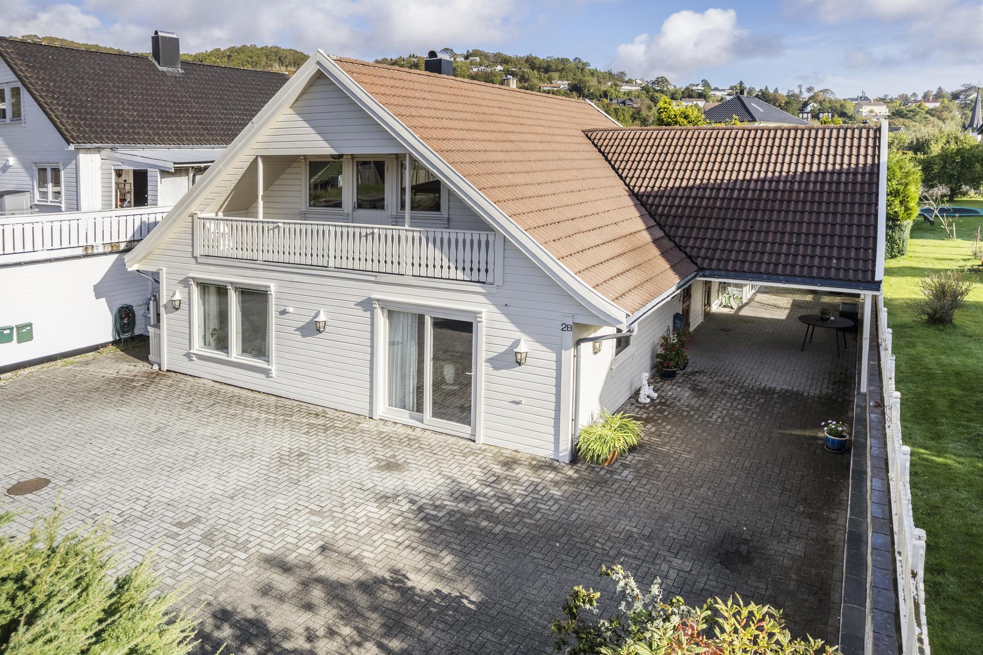 Frittliggende enebolig over to plan med tilhørende carport, beliggende i en rolig blindgate i Sokndal.. Bilde nummer 2 av 3